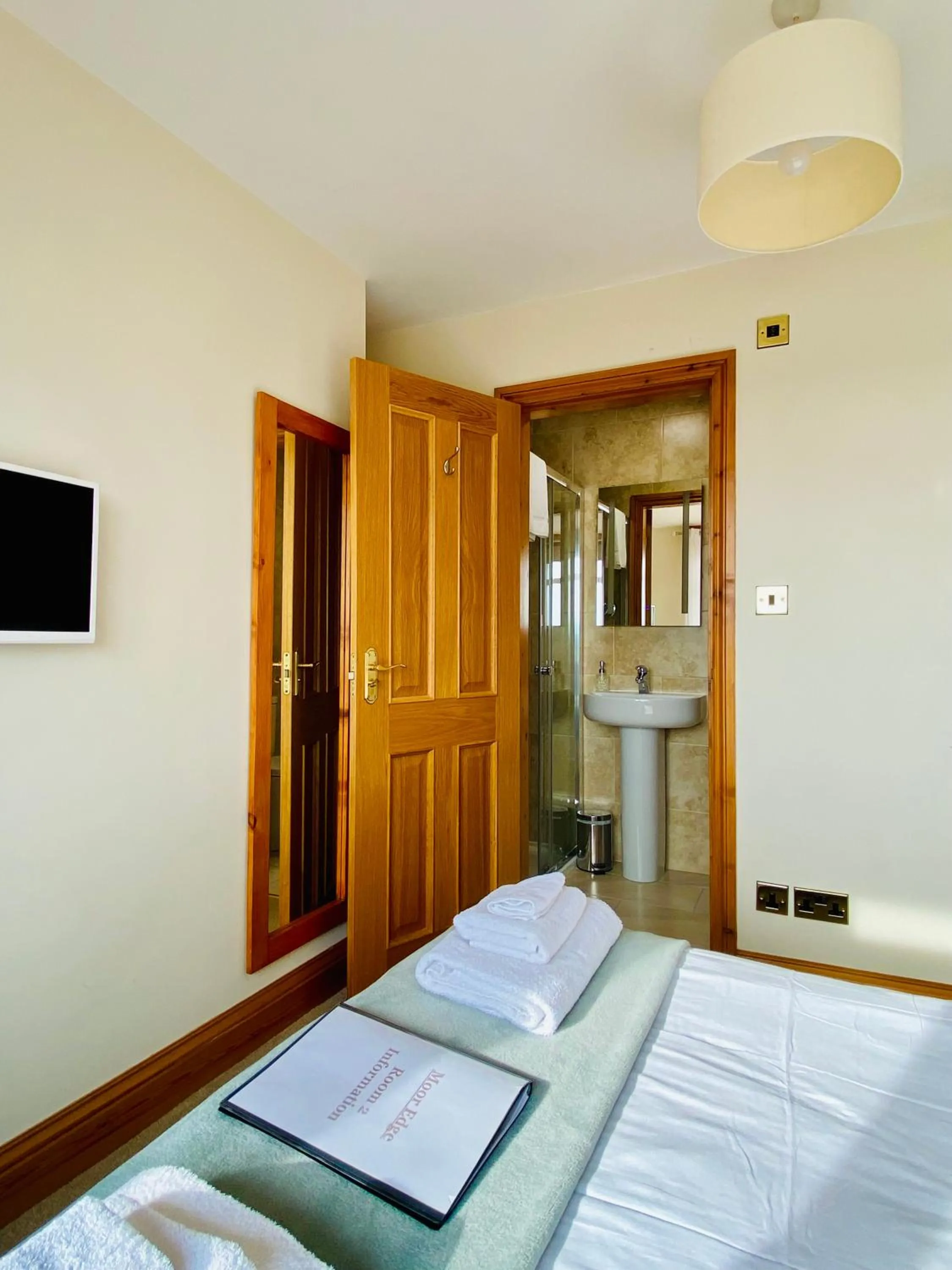 Bedroom, Bed in Mooredge - Room only