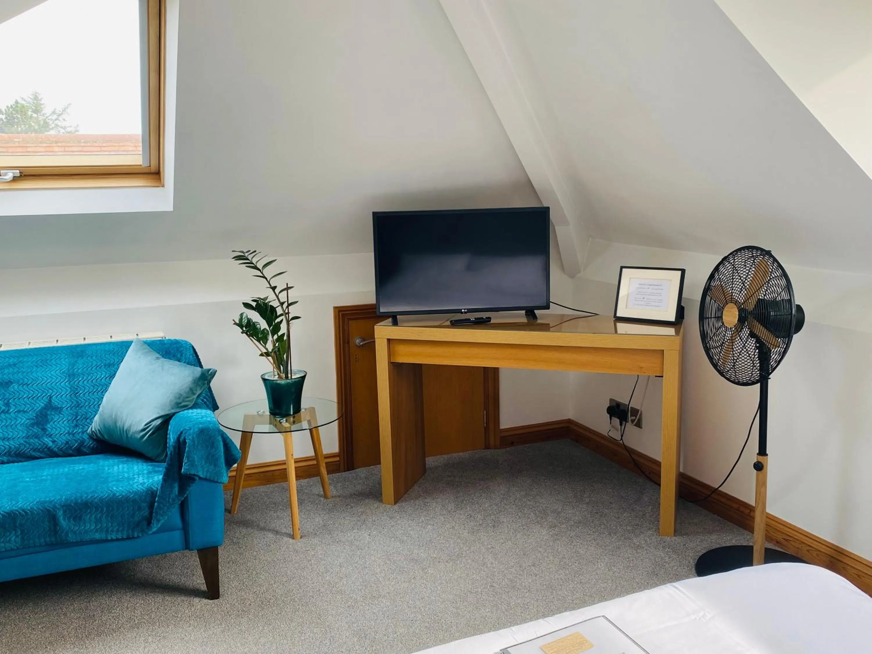 Seating area in Mooredge - Room only