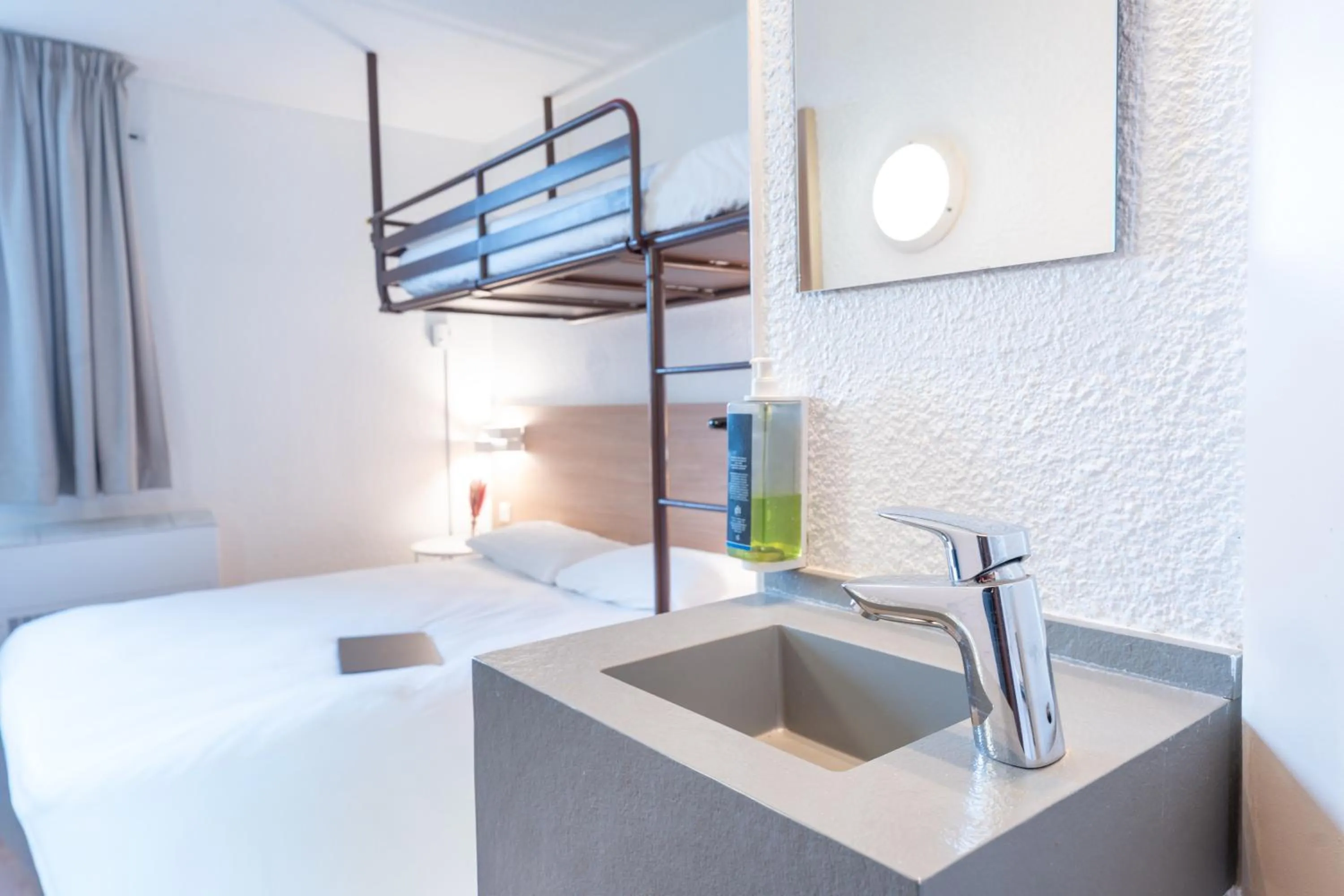 Bed in Brit Hotel Essentiel Tours Nord