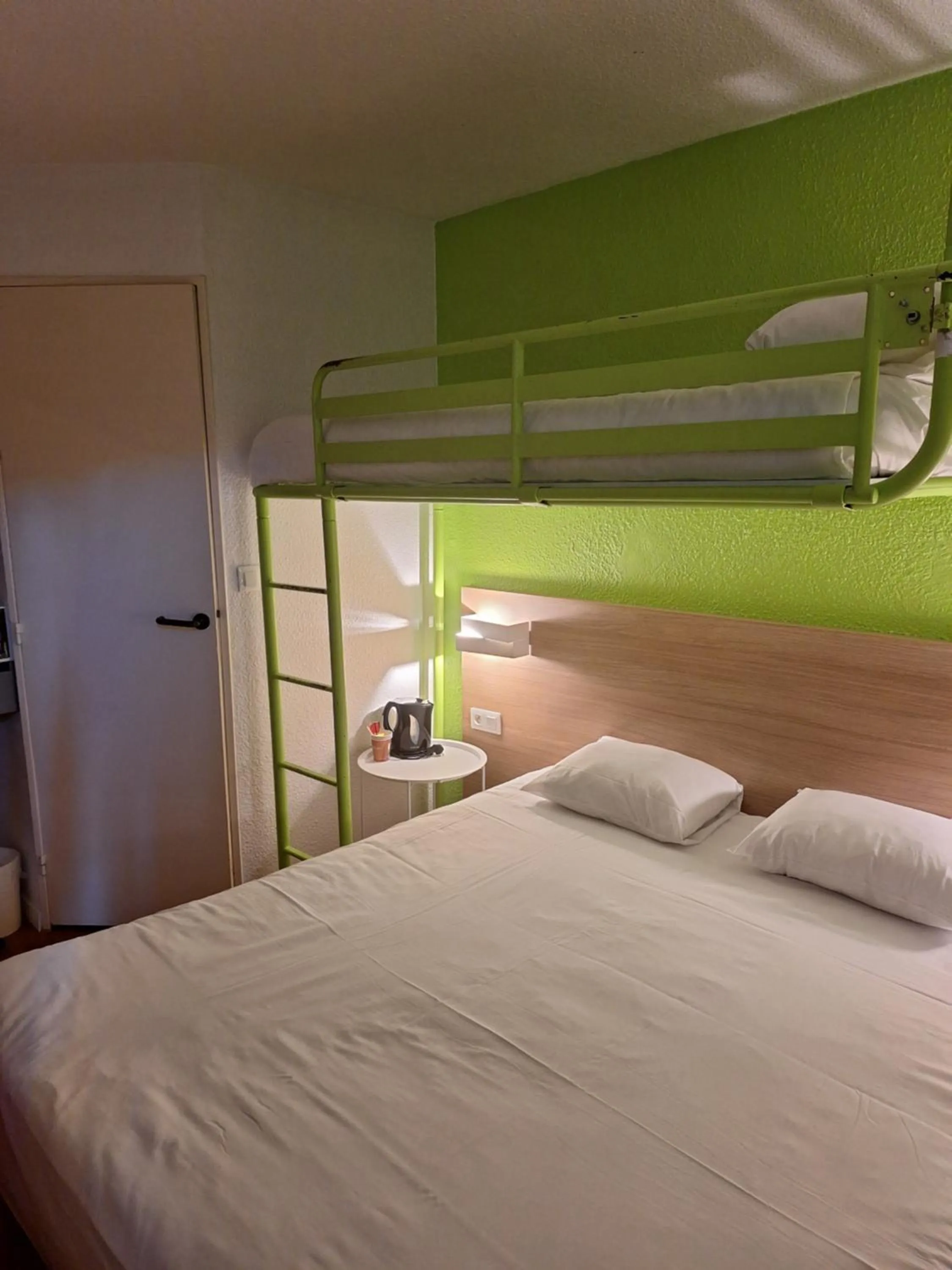 Bed in Brit Hotel Essentiel Tours Nord