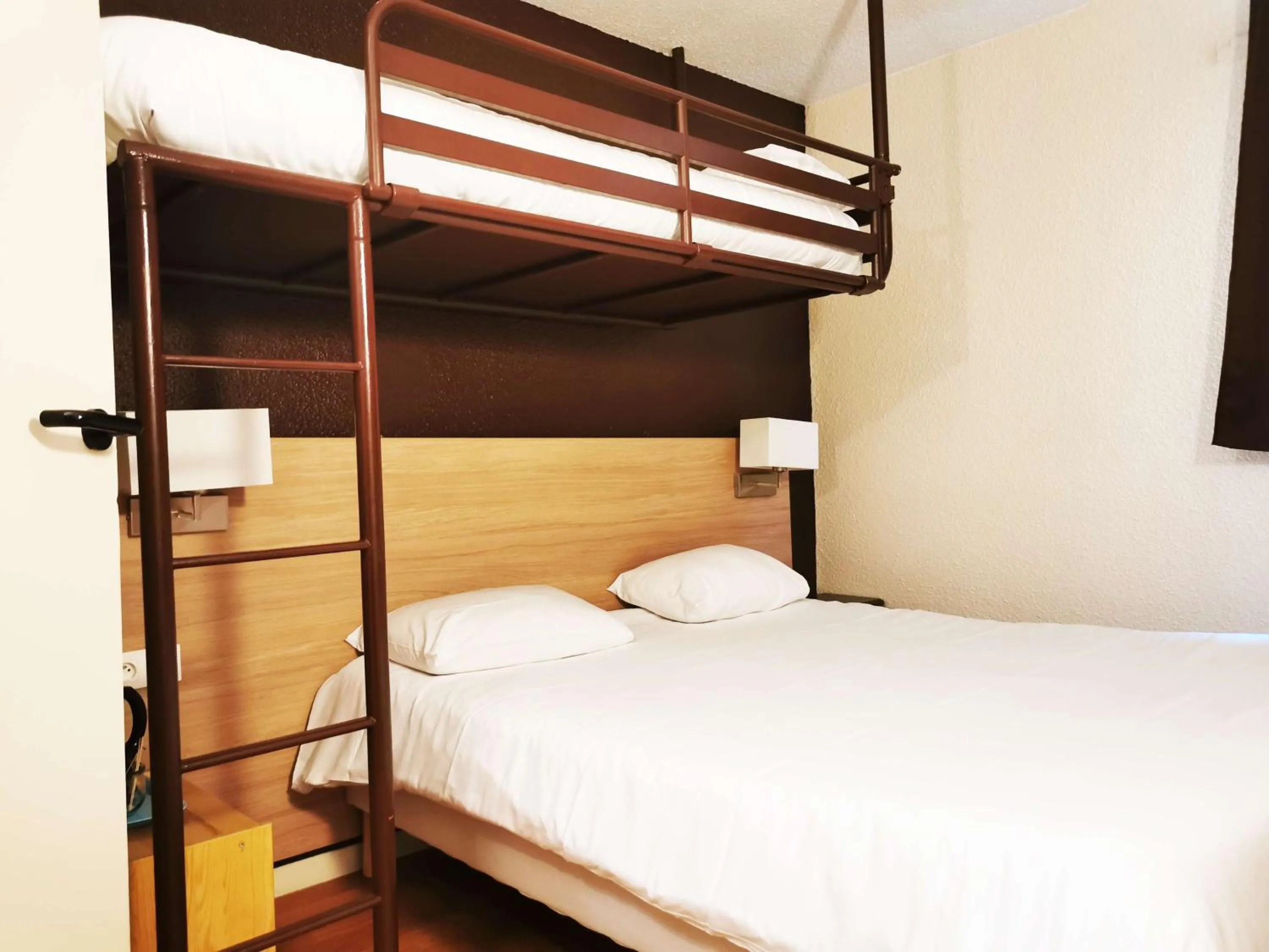 Bedroom, Bed in Brit Hotel Essentiel Tours Nord