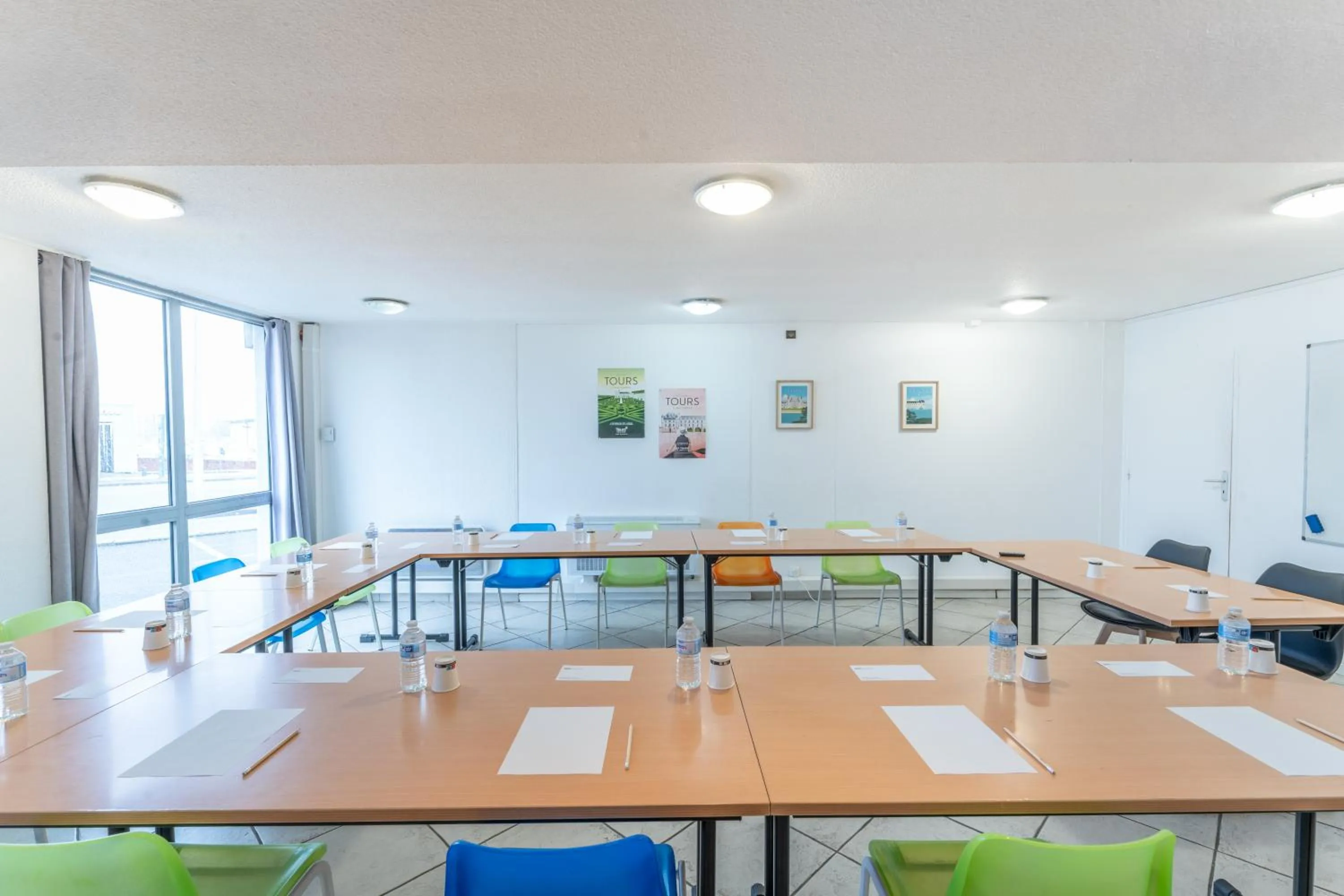 Meeting/conference room in Brit Hotel Essentiel Tours Nord