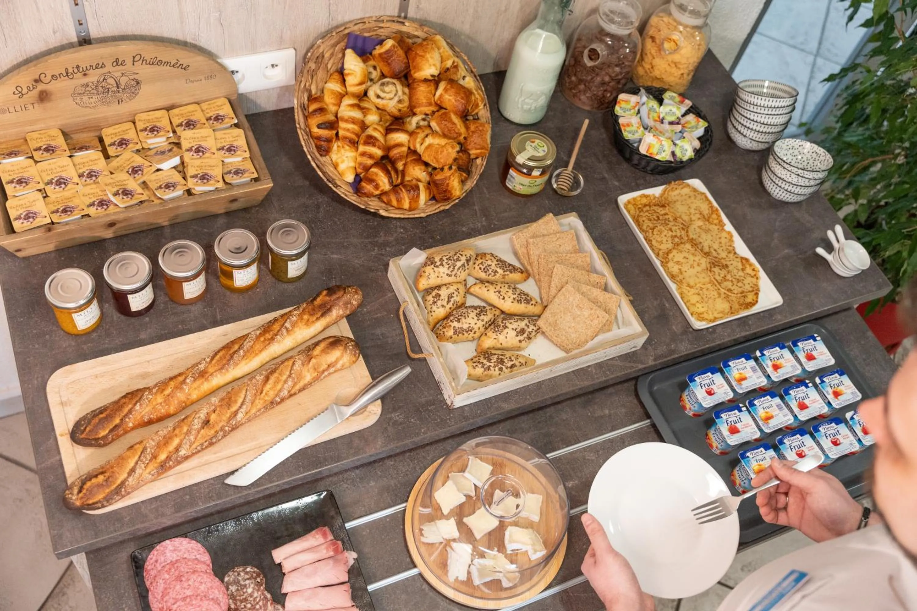 Buffet breakfast in Brit Hotel Essentiel Tours Nord