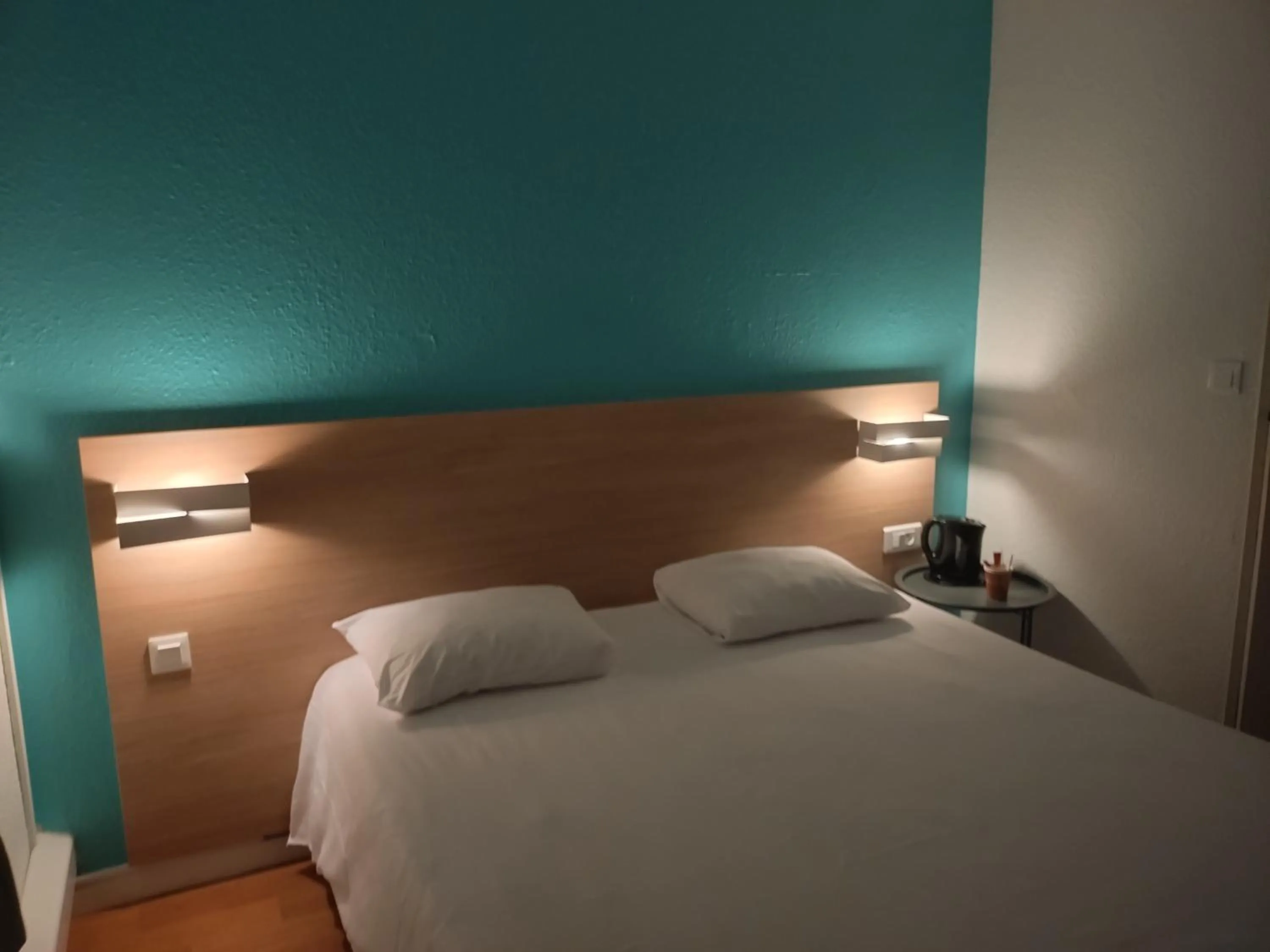 Bed in Brit Hotel Essentiel Tours Nord