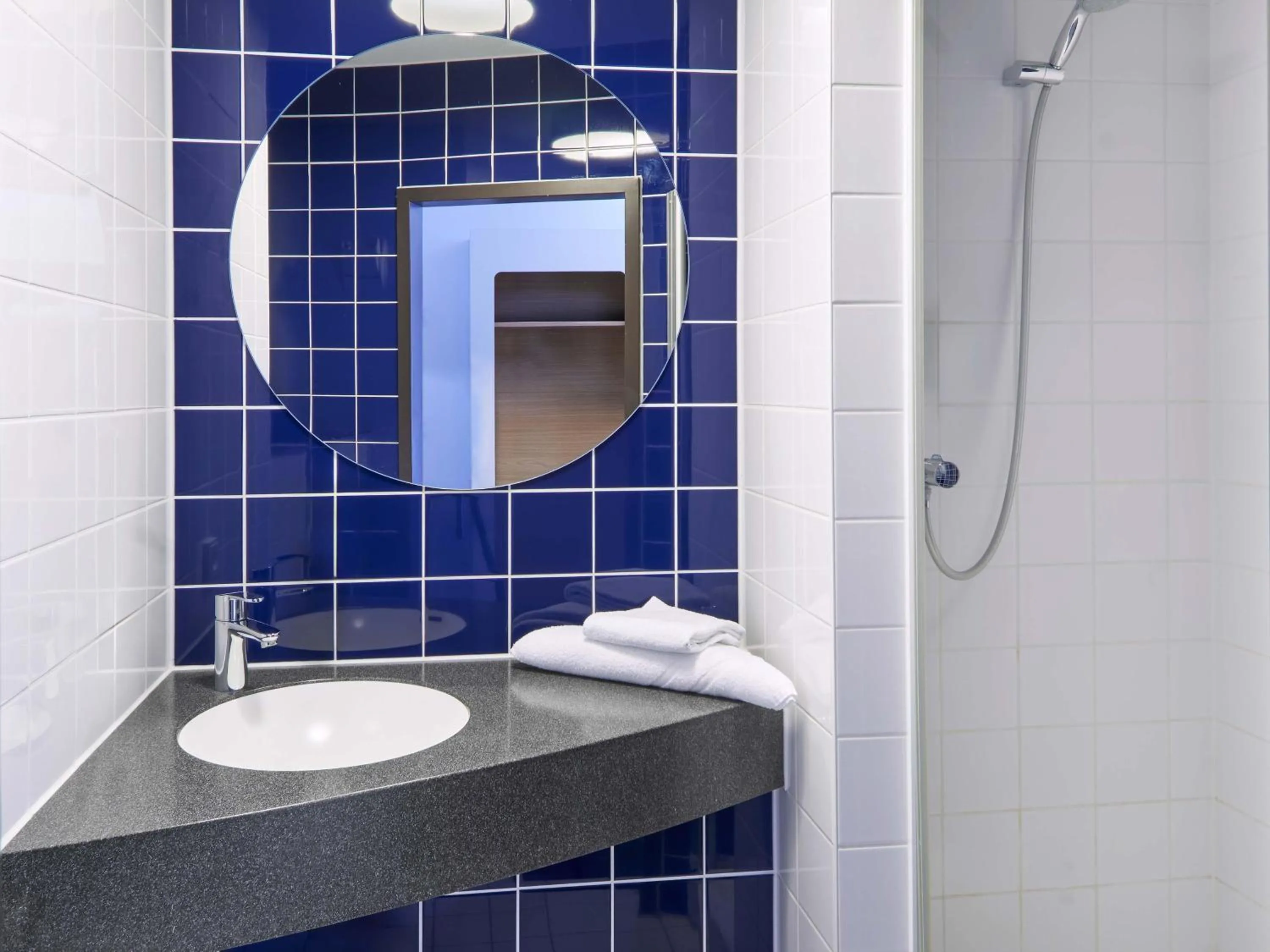 Shower in B&B Hotel Mainz-Hbf