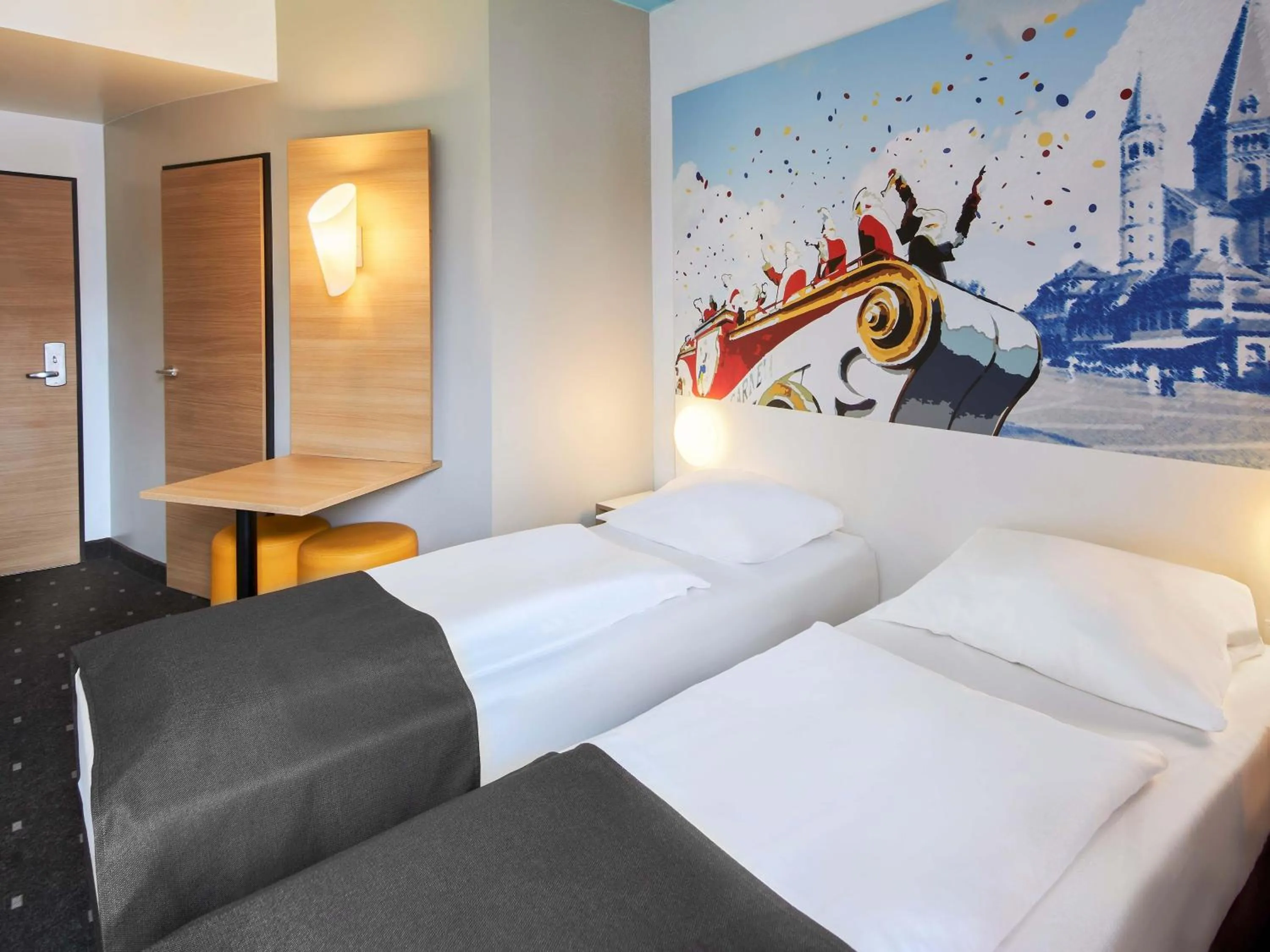 Photo of the whole room, Bed in B&B Hotel Mainz-Hbf