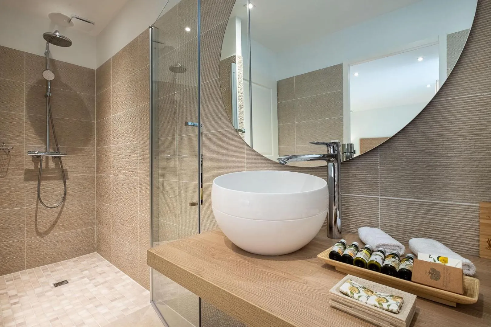 Bathroom in Auberge du Bon Laboureur Chenonceaux