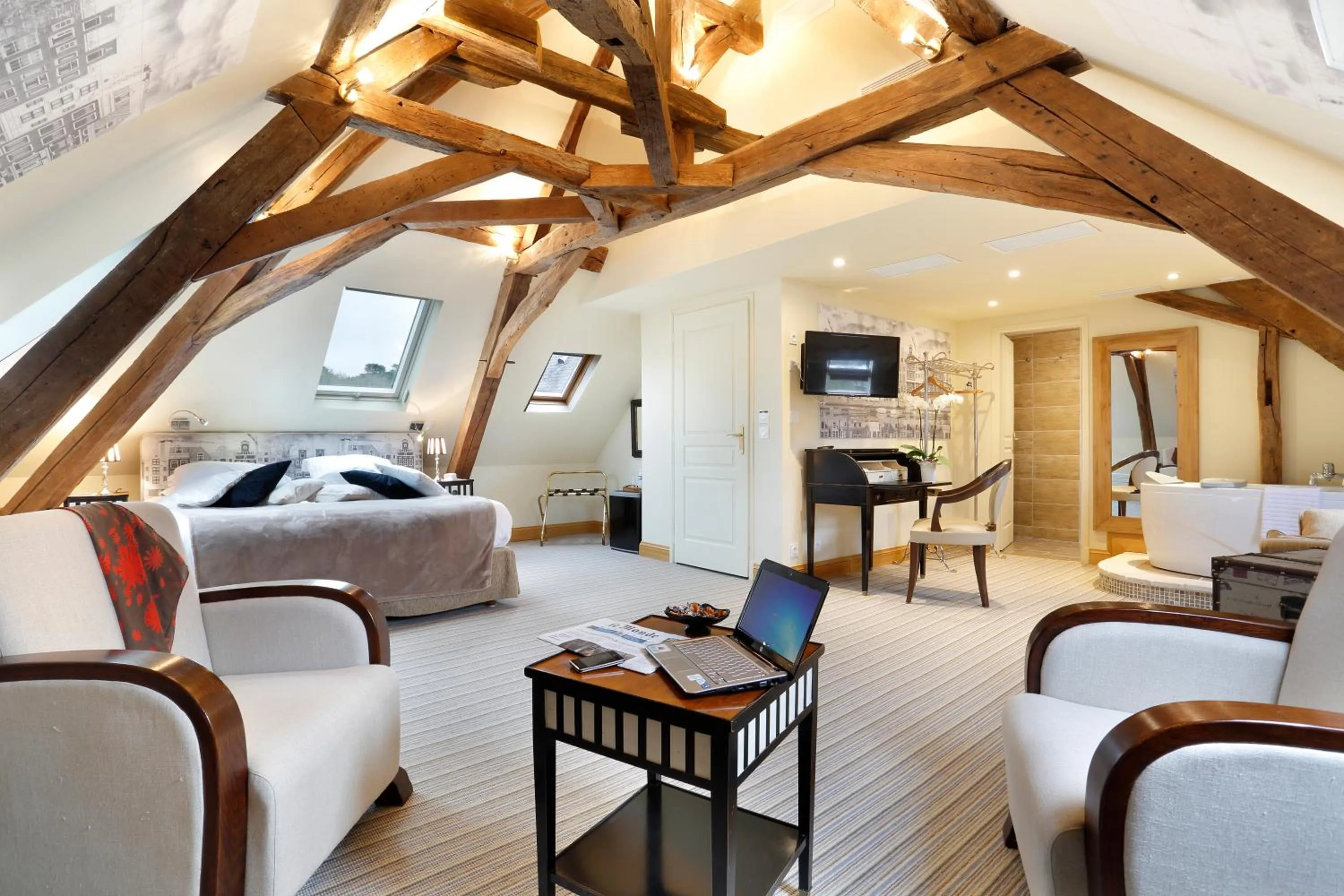 Photo of the whole room in Auberge du Bon Laboureur Chenonceaux