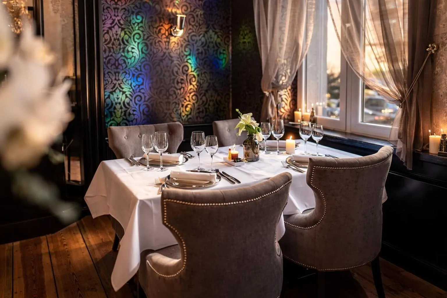 Restaurant/places to eat in La Reine Hôtel & Restaurant