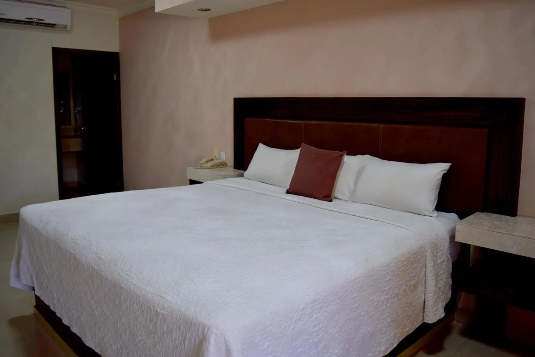 Bed in Hotel San Ignacio Inn