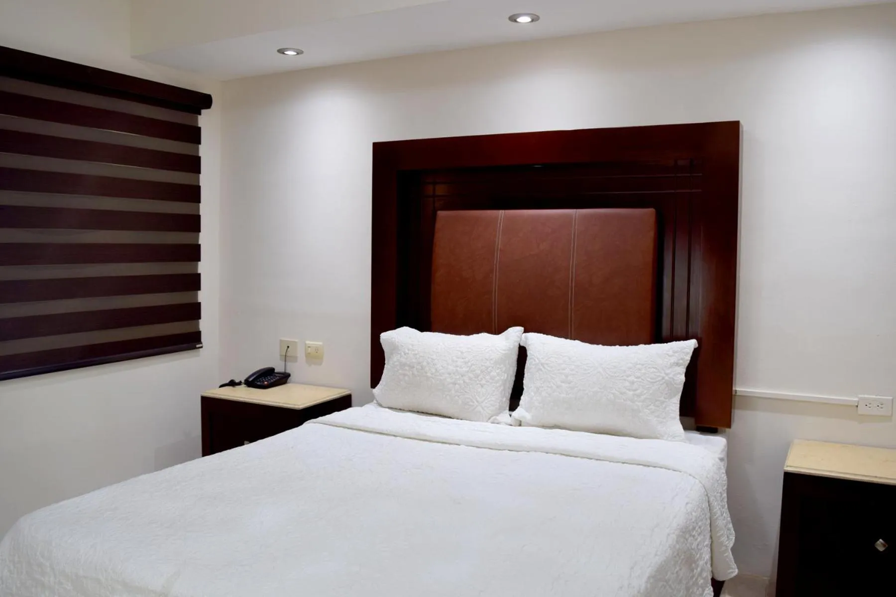 Staff, Bed in Hotel San Ignacio Inn