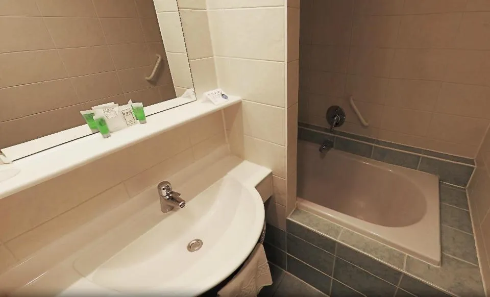 Bathroom in Familiehotel Soll Cress Koksijde