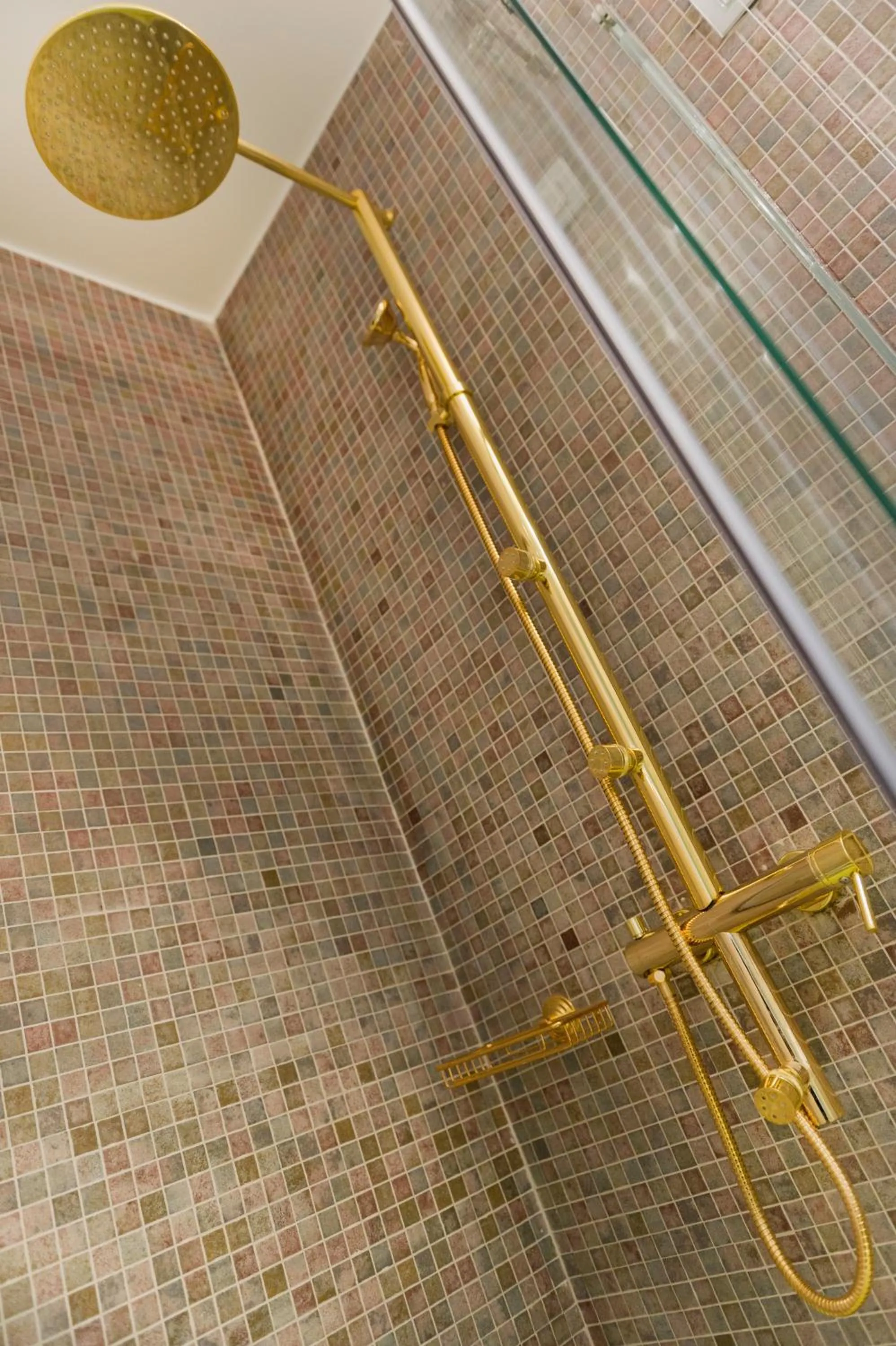 Shower in NLH FIX | Neighborhood Lifestyle Hotels