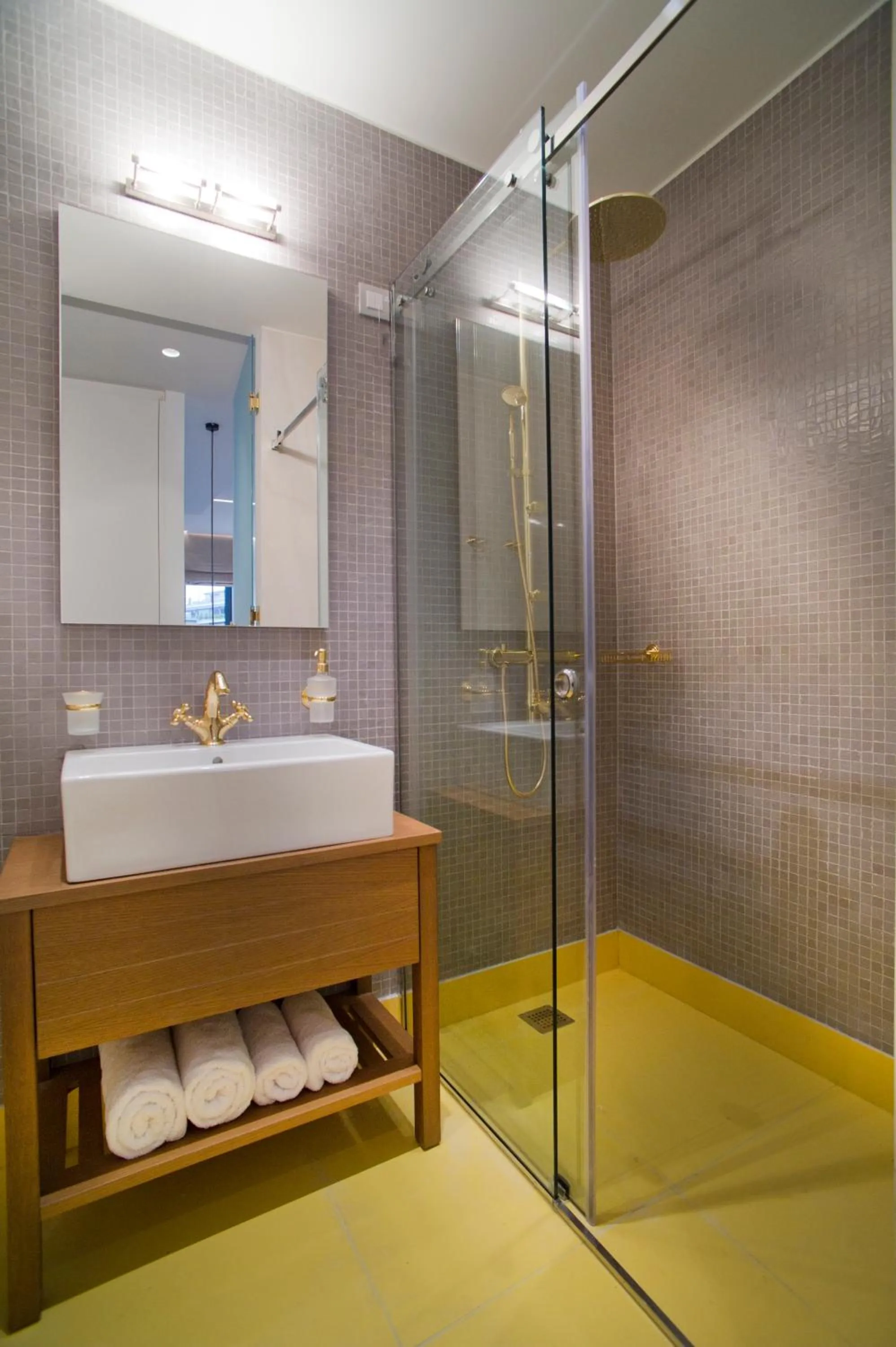 Bathroom in NLH FIX | Neighborhood Lifestyle Hotels
