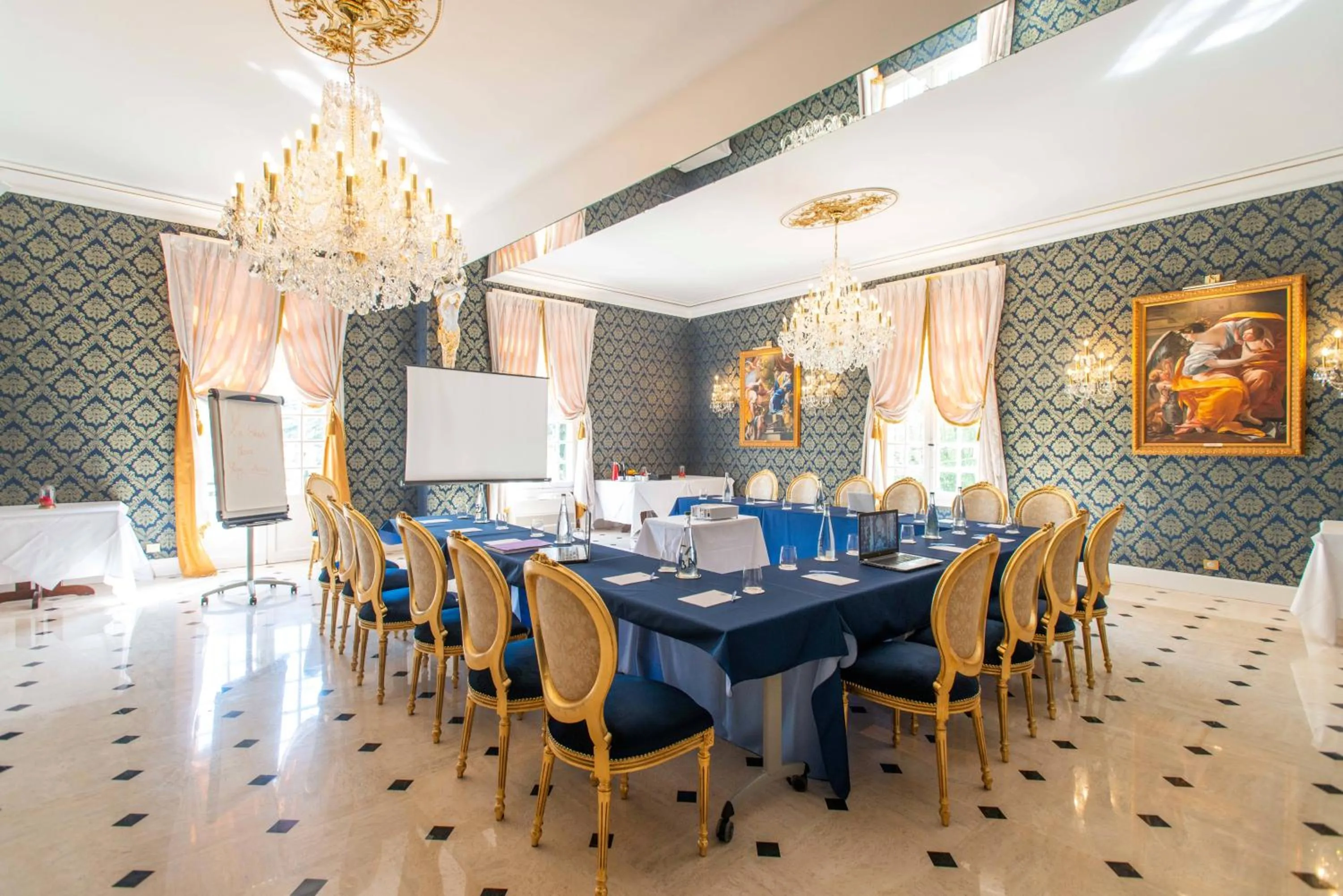 Business facilities in Château De Beauvois - La Maison Younan