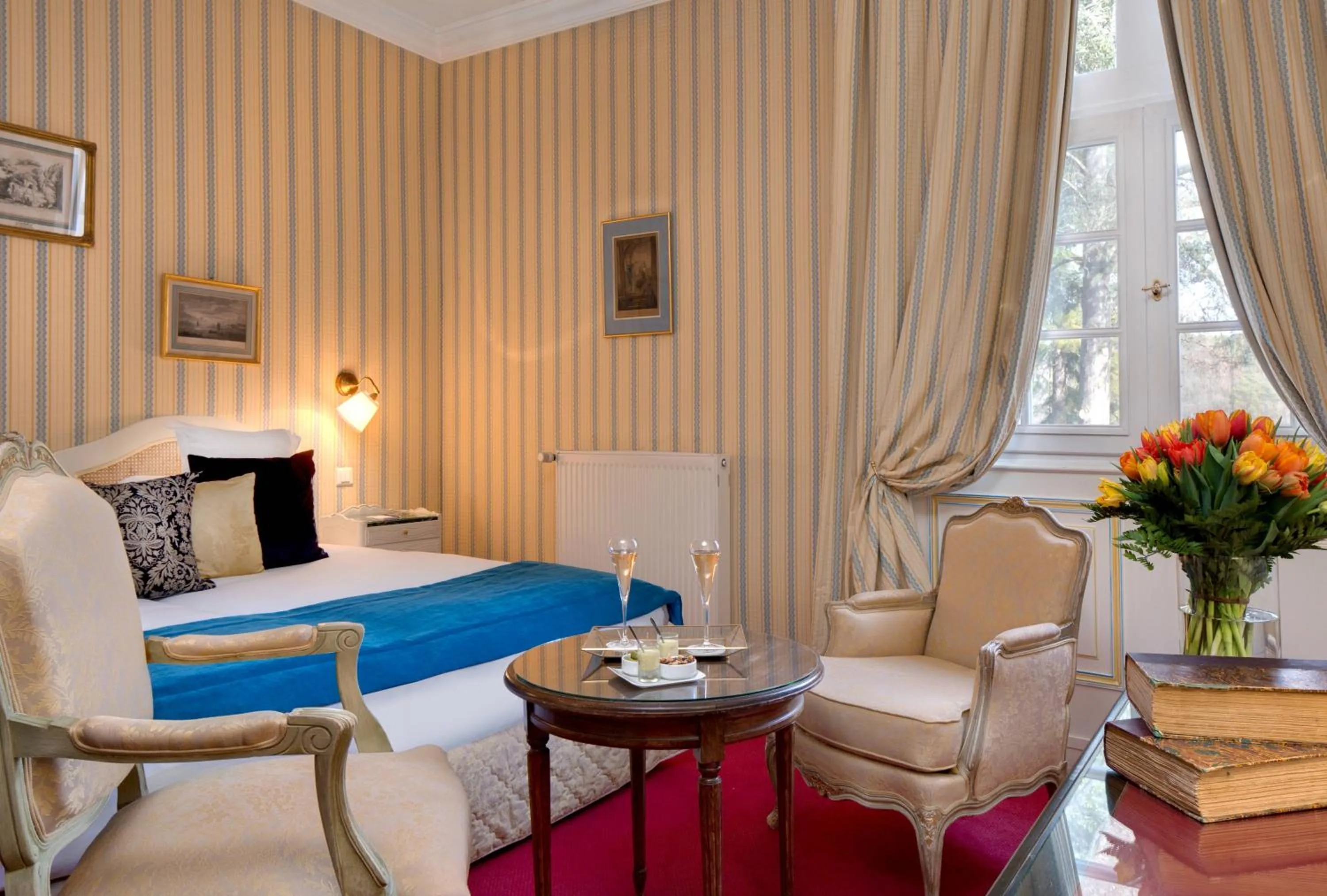 Bedroom, Bed in Château De Beauvois - La Maison Younan