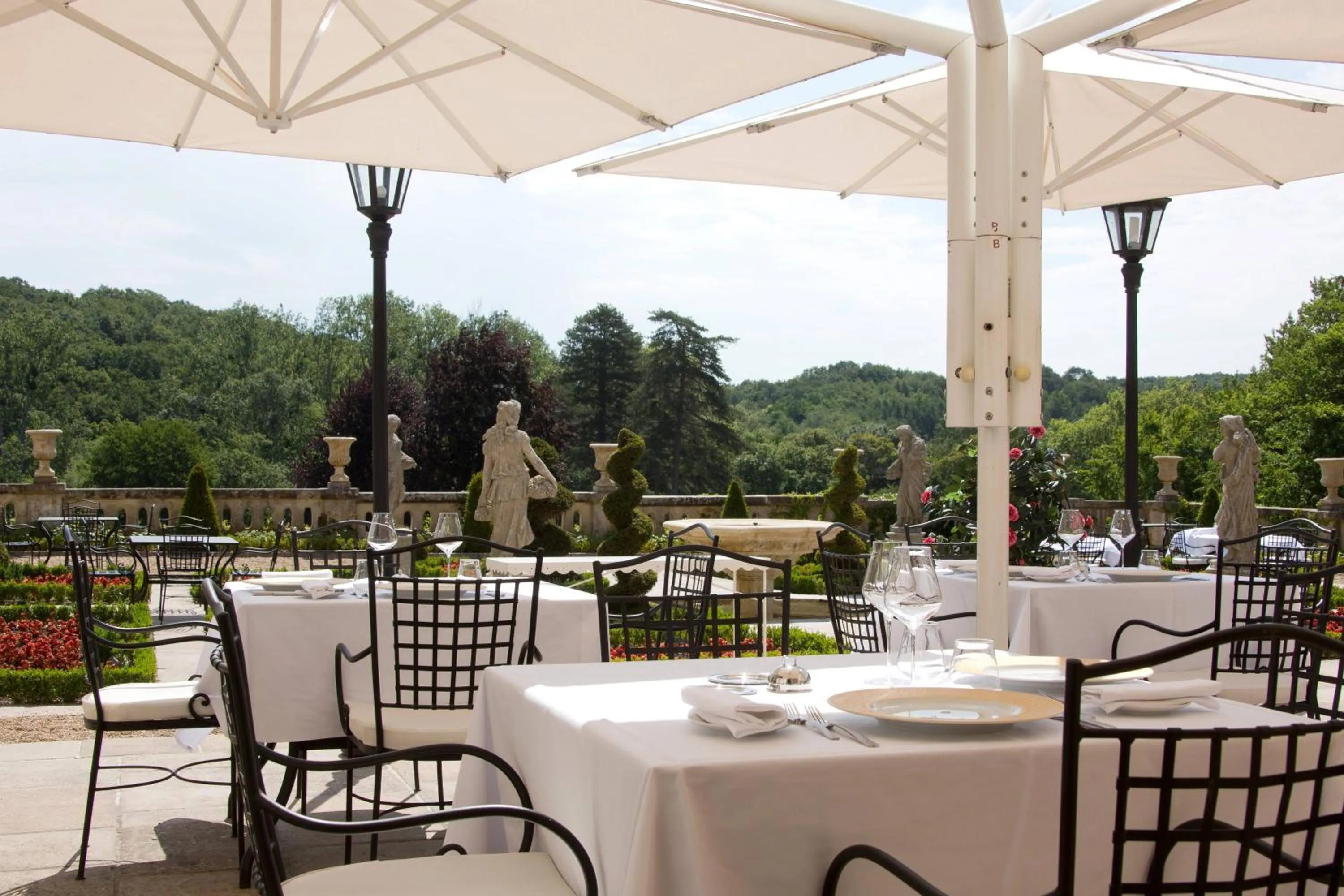 Patio in Château De Beauvois - La Maison Younan