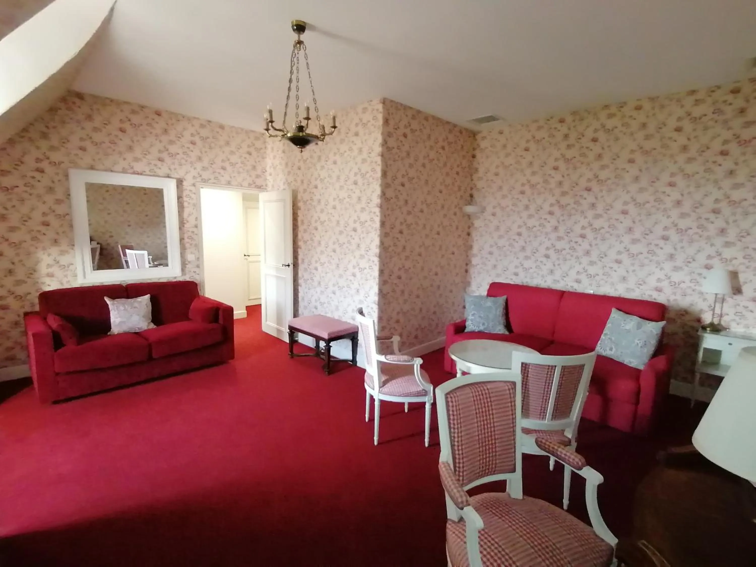 Photo of the whole room in Château De Beauvois - La Maison Younan