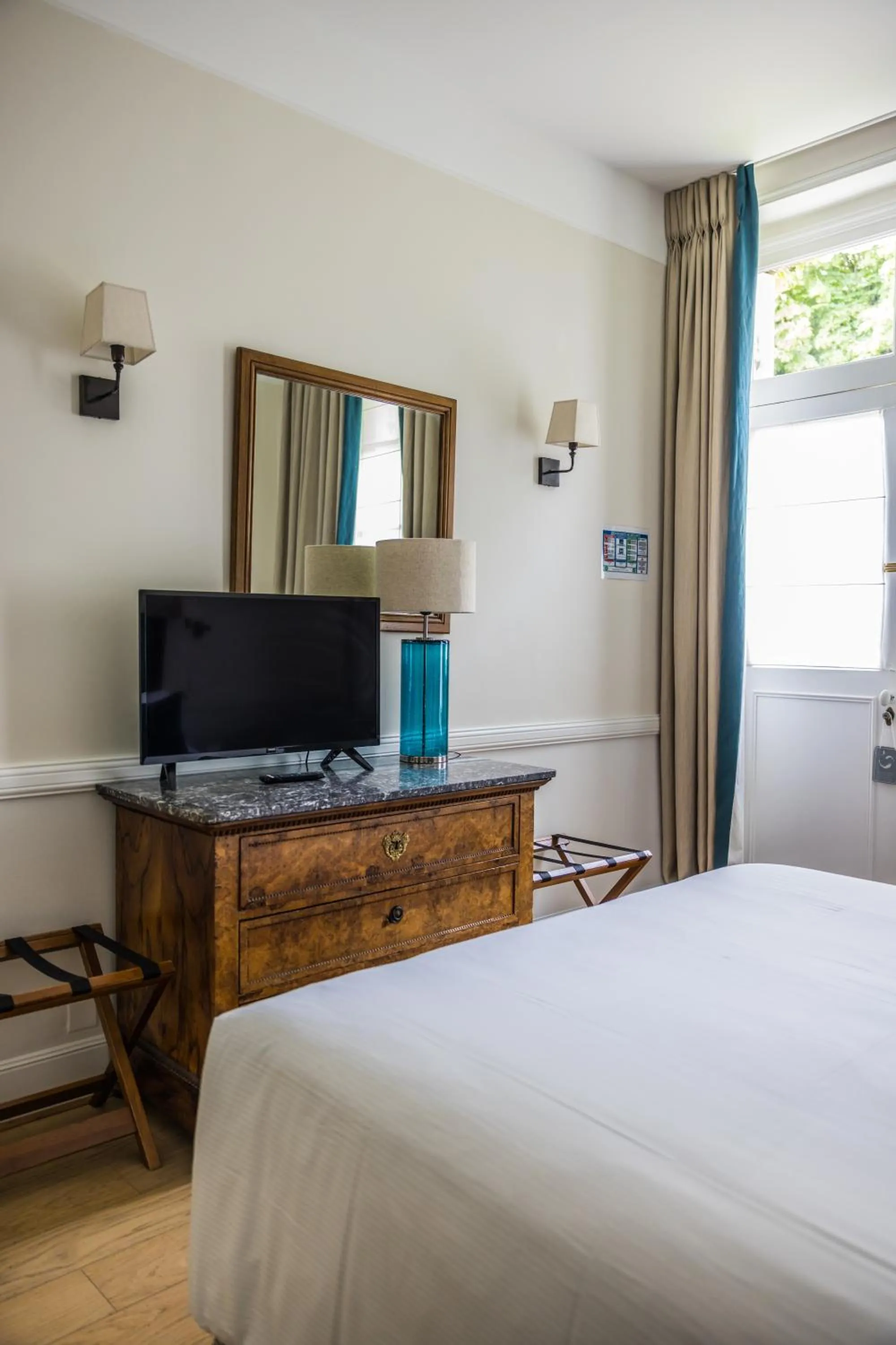 TV and multimedia, Bed in Domaine de la Tortinière