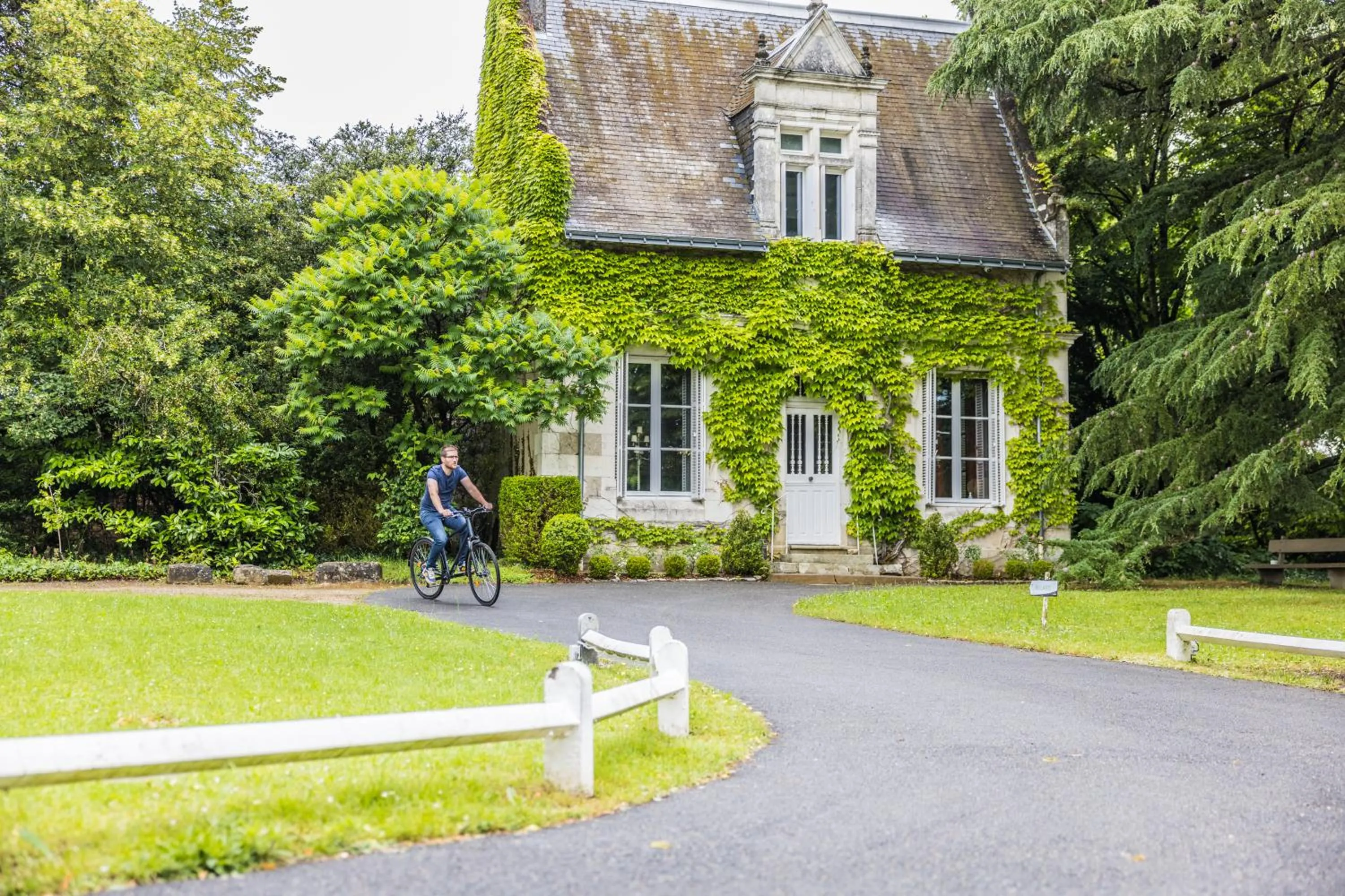 Cycling in Domaine de la Tortinière