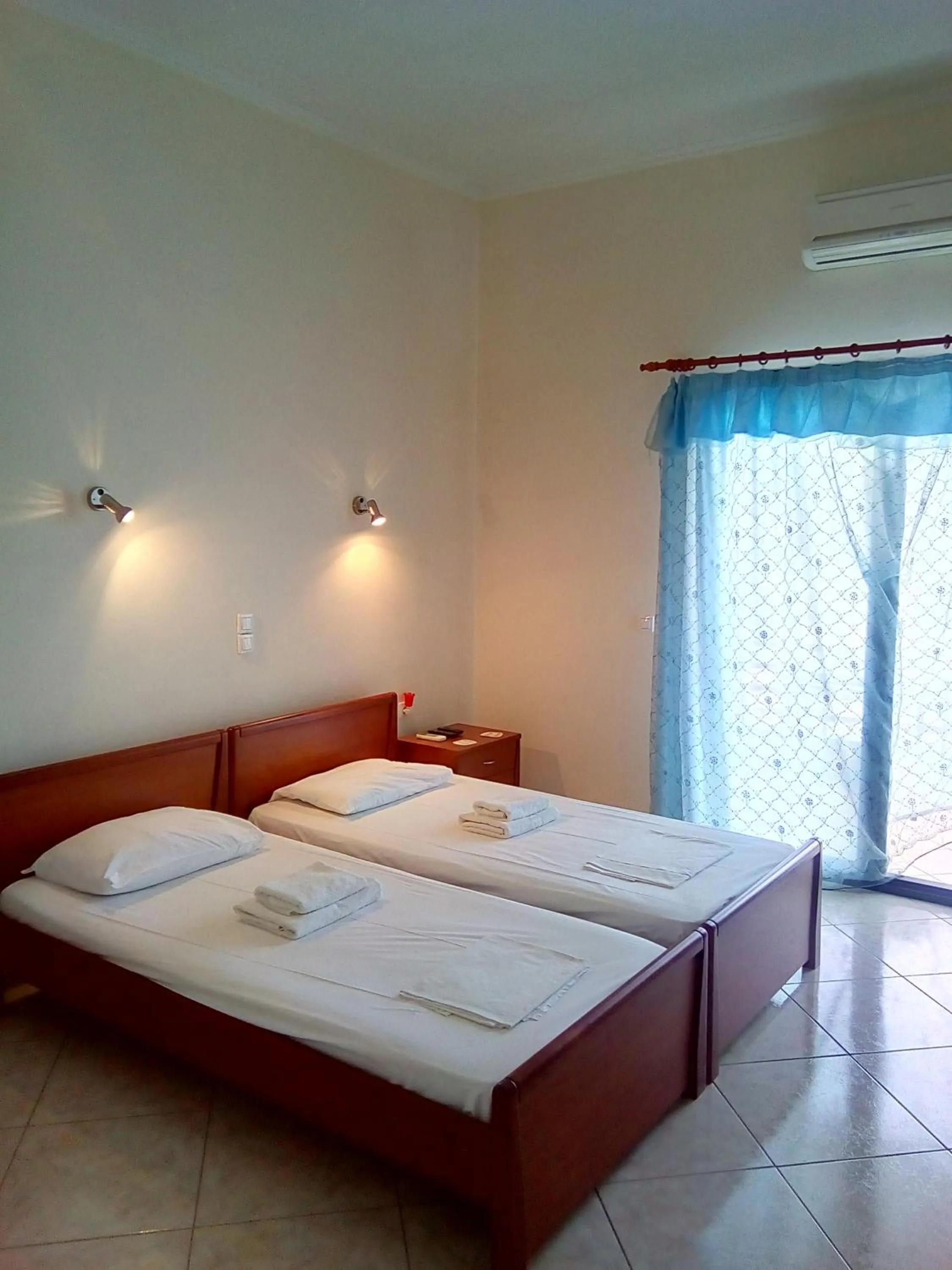 Photo of the whole room, Bed in Θέα - View Appartments
