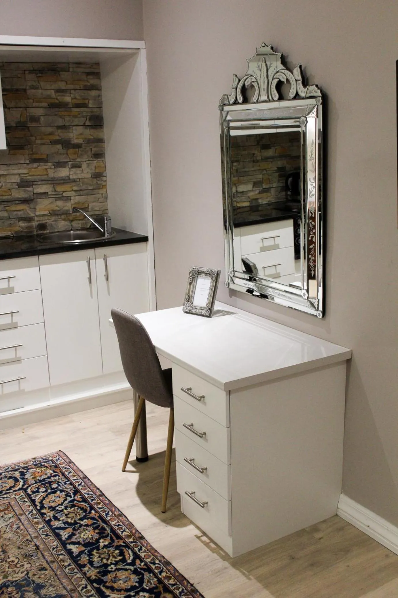 hair dresser in A' Queenslin Guesthouse