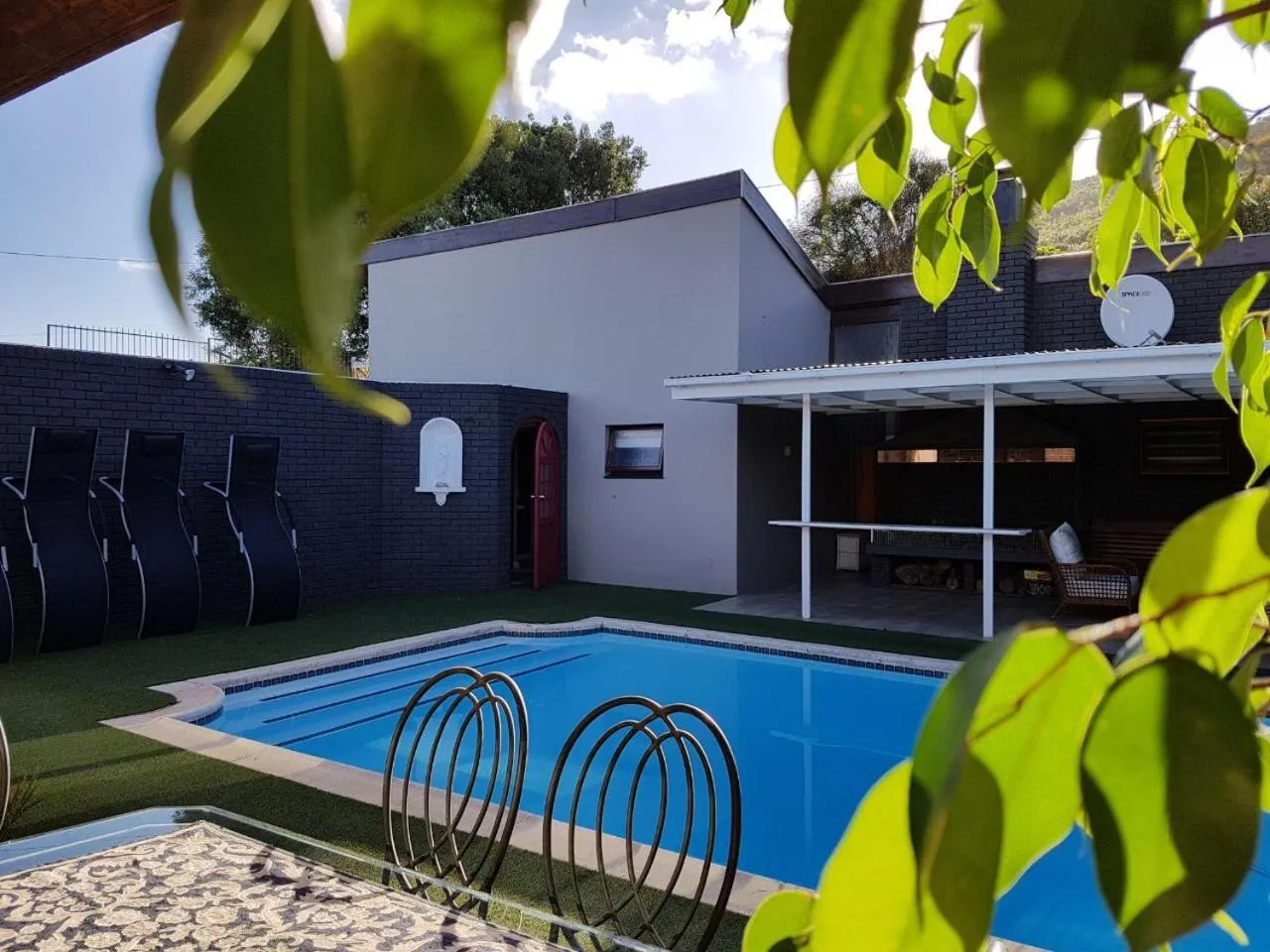 Swimming pool in A' Queenslin Guesthouse