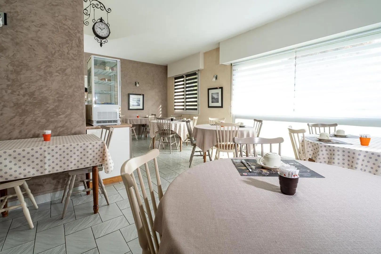 Breakfast in Hôtel Chantepie