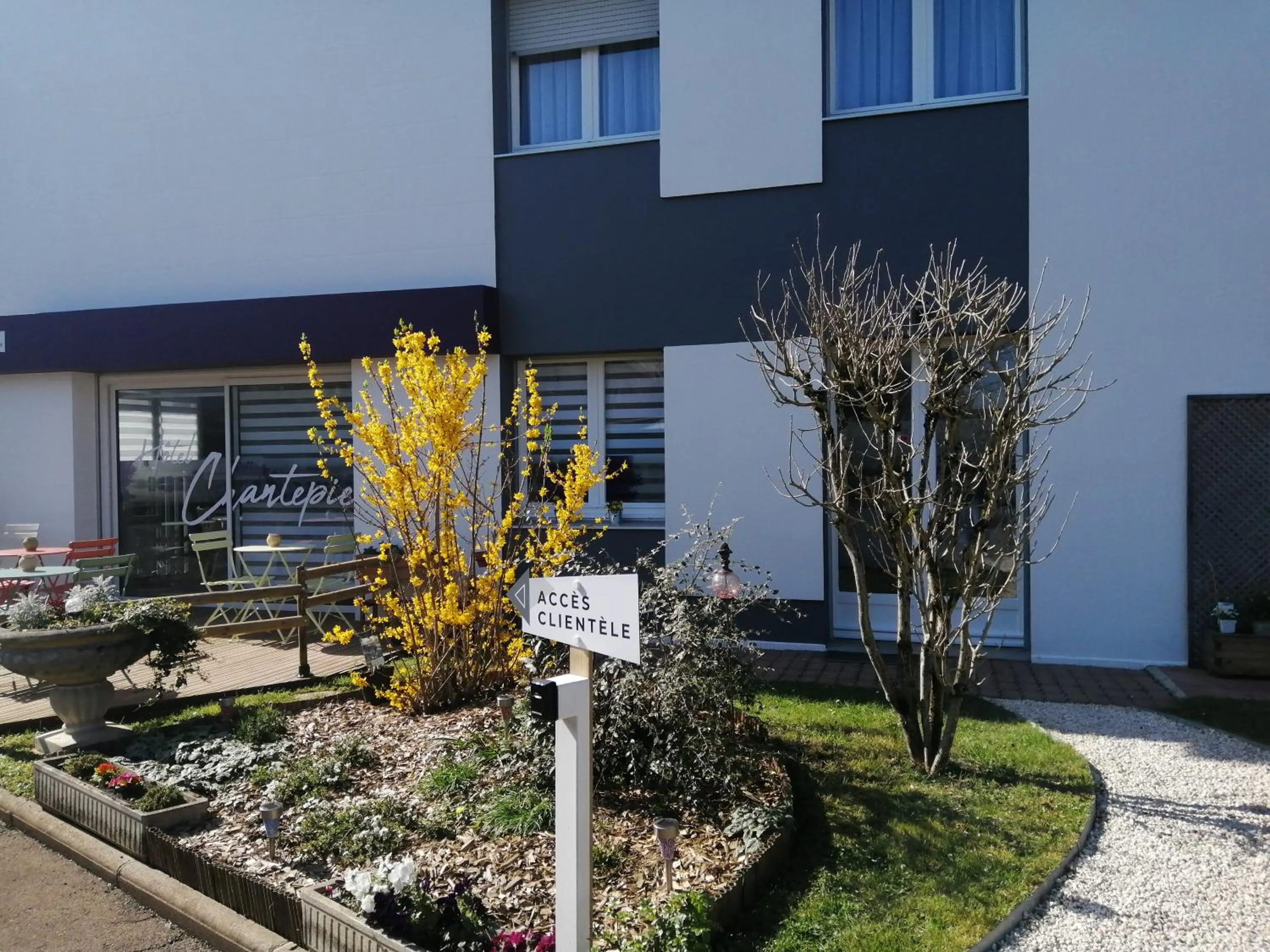 Patio in Hôtel Chantepie