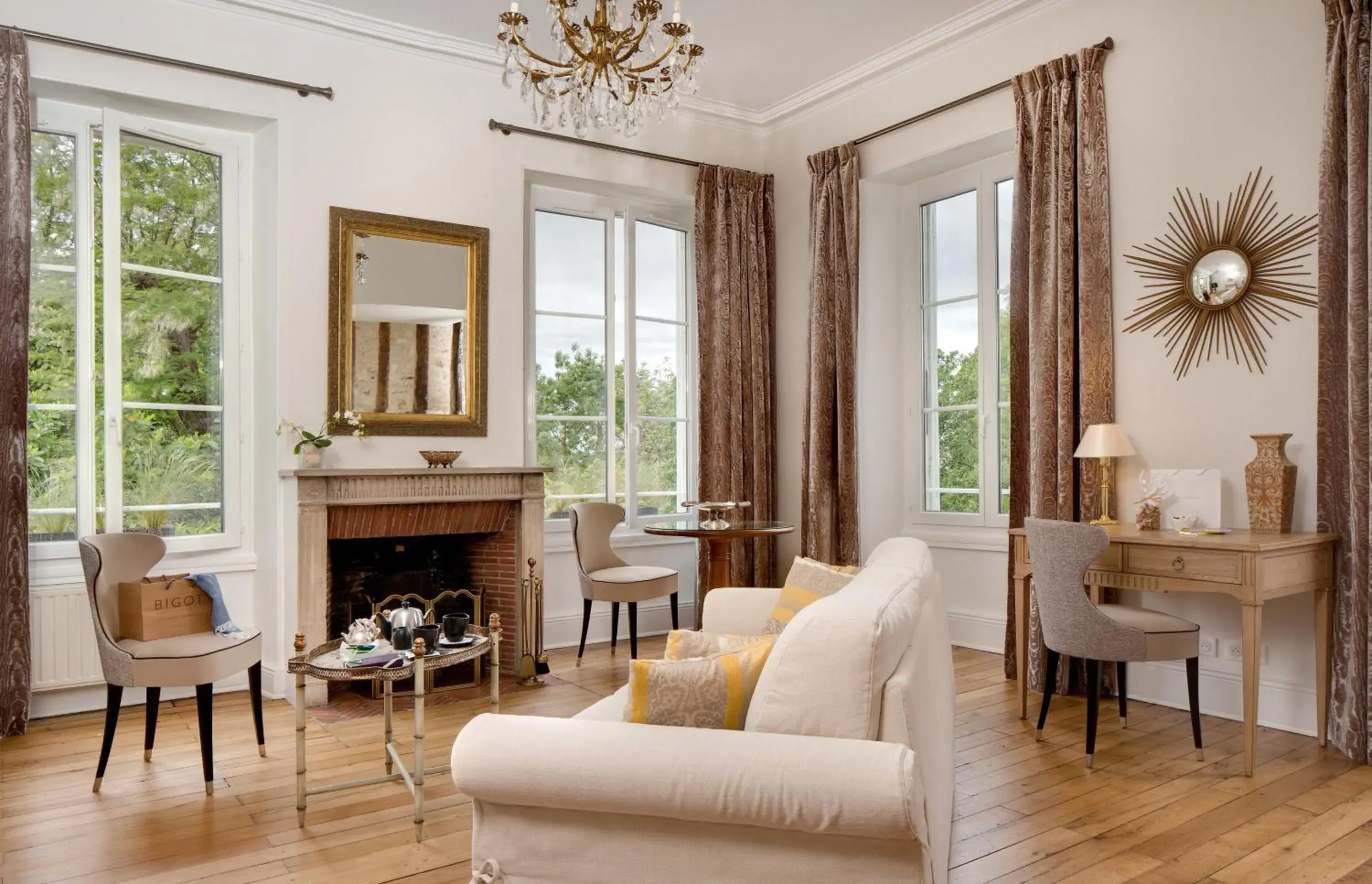 Prestige Suite - Manor (1st French Floor) in Le Manoir Les Minimes Prestige Suite - Manor (1st French Floor) in Le Manoir Les Minimes