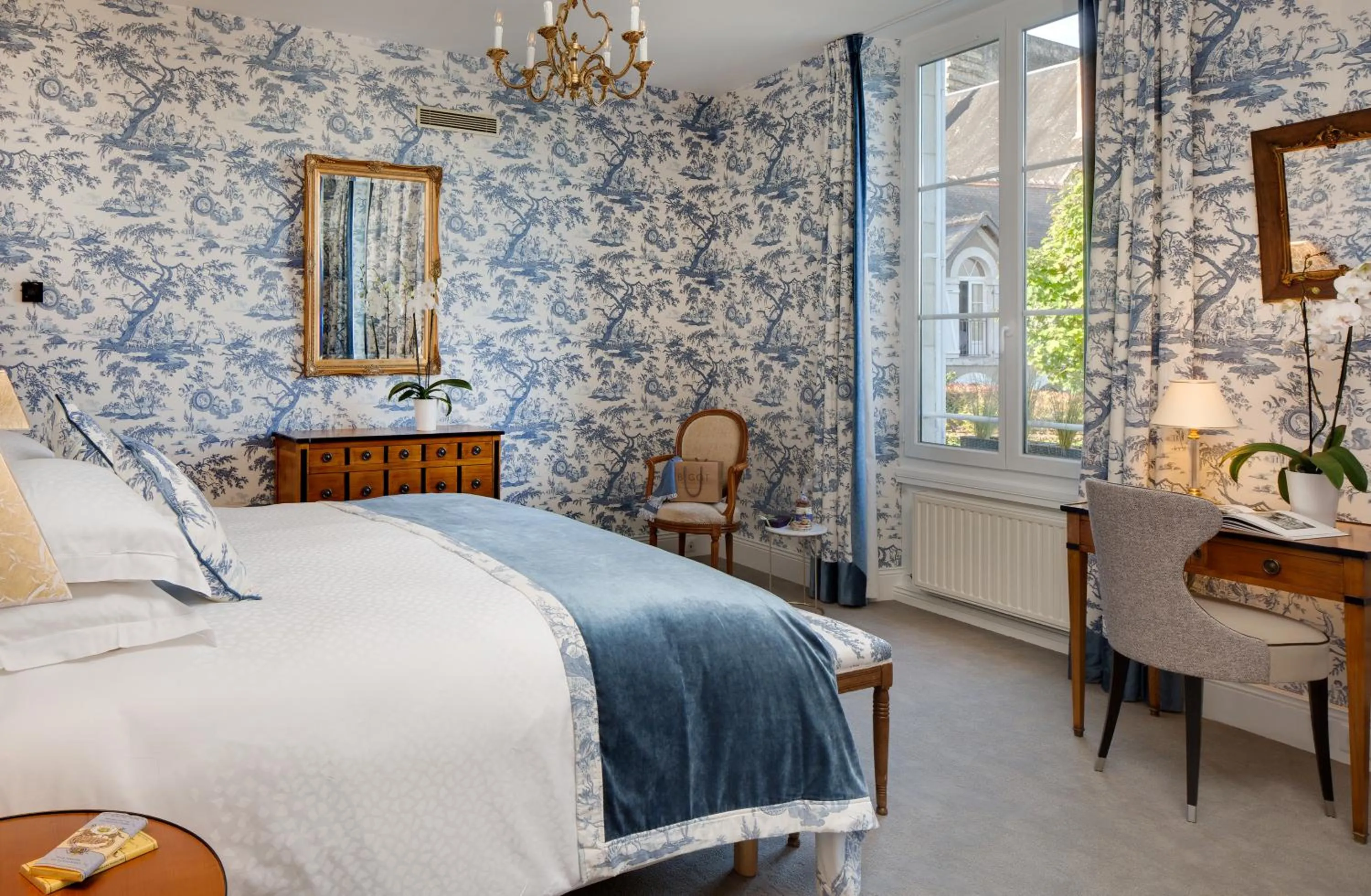 Photo of the whole room in Le Manoir Les Minimes