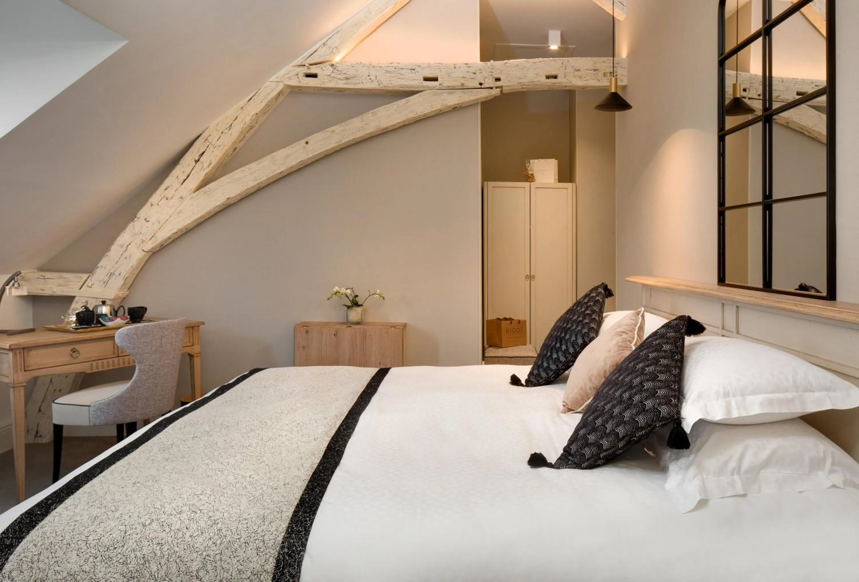 Photo of the whole room in Le Manoir Les Minimes