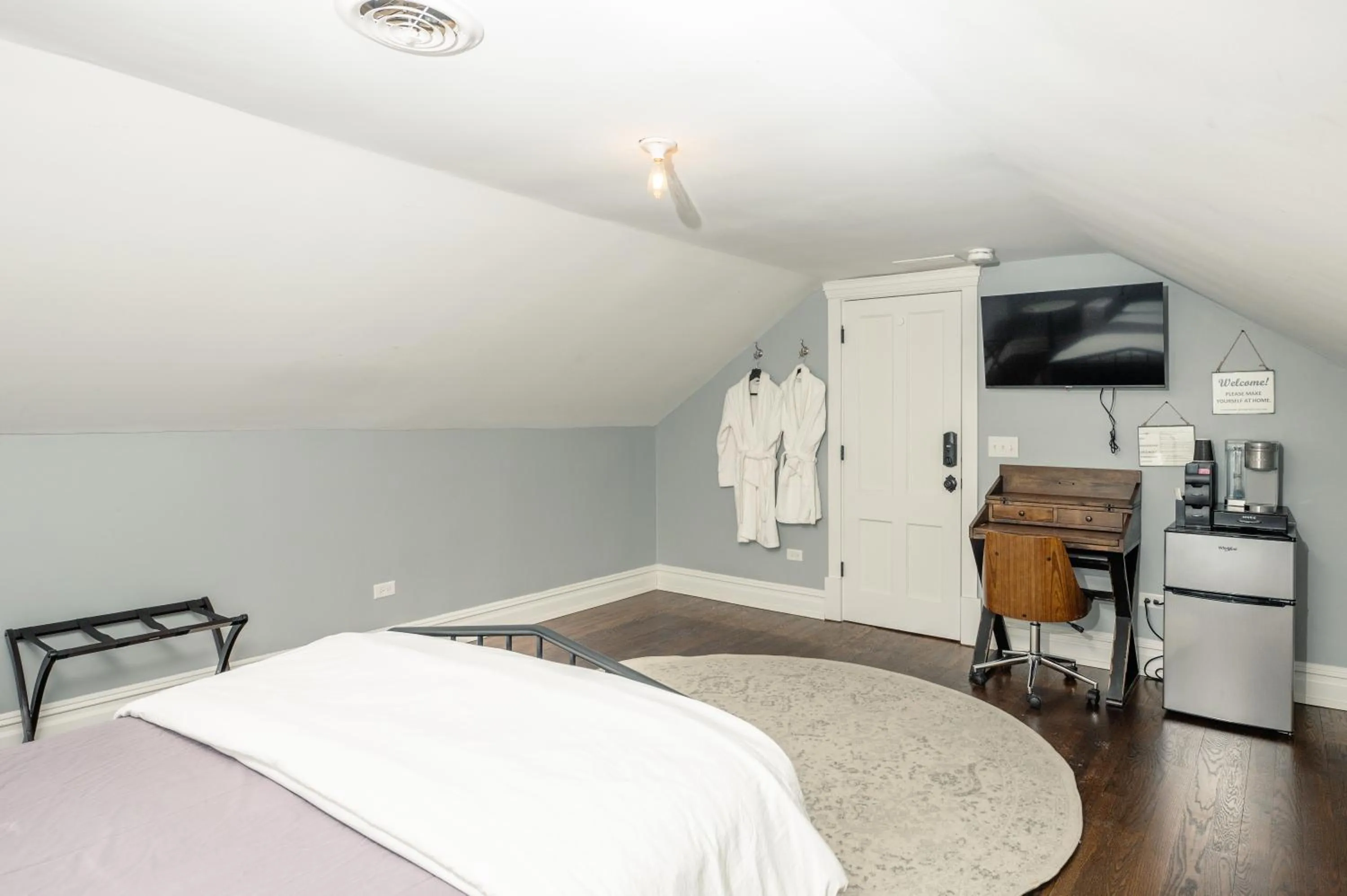 Bed in The Plainfield Inn