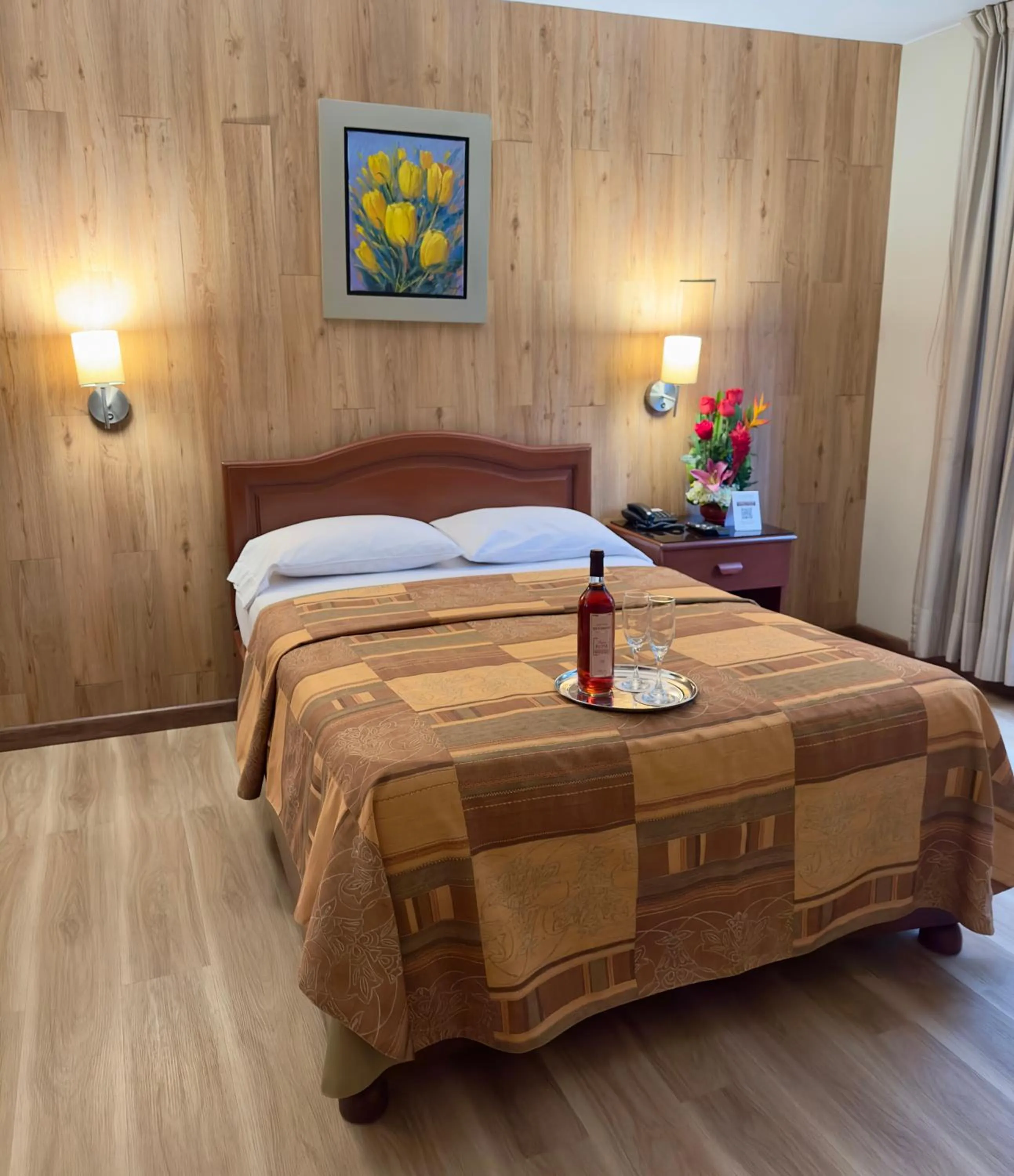 Bedroom, Bed in Hotel Asturias Inn