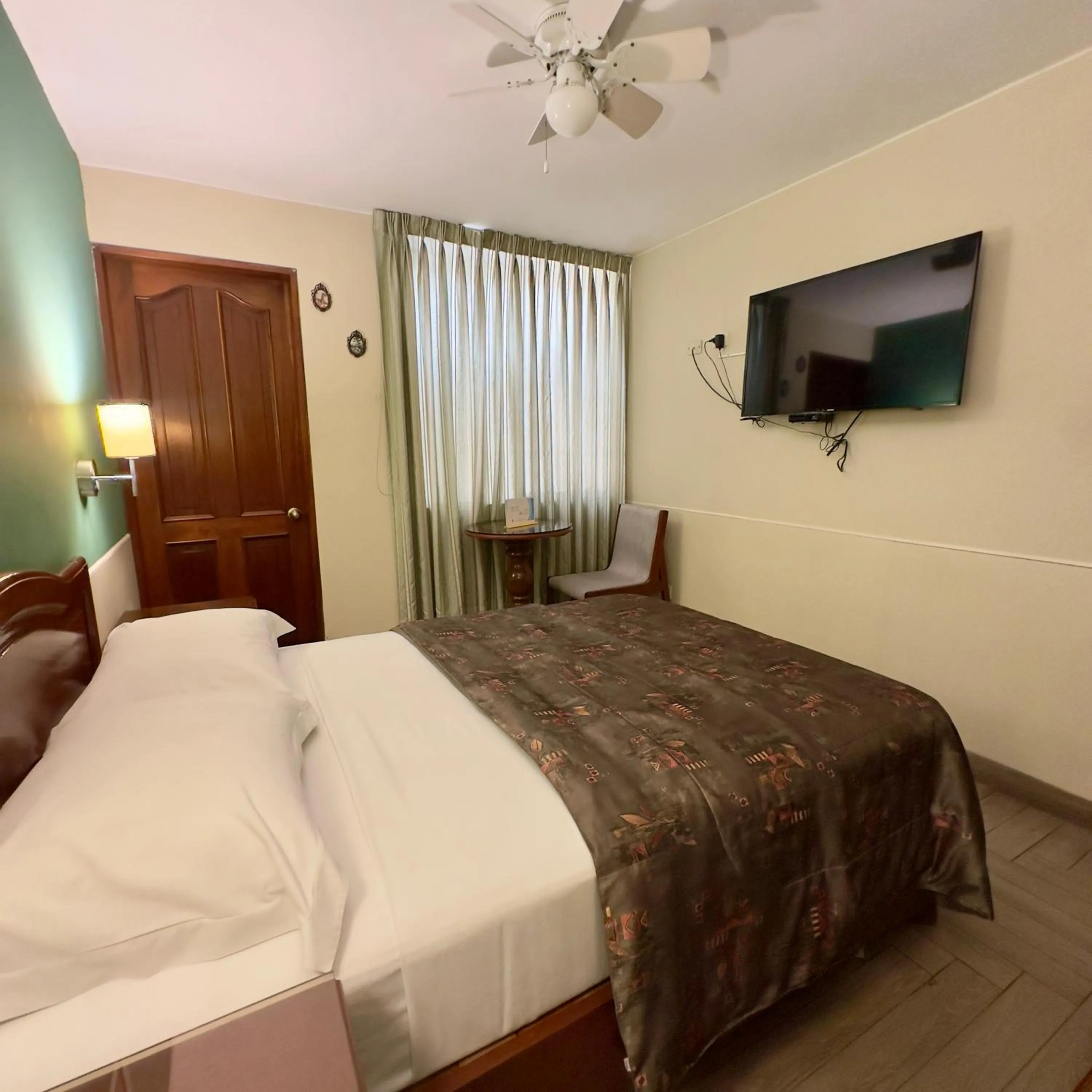 Bedroom, Bed in Hotel La Molina