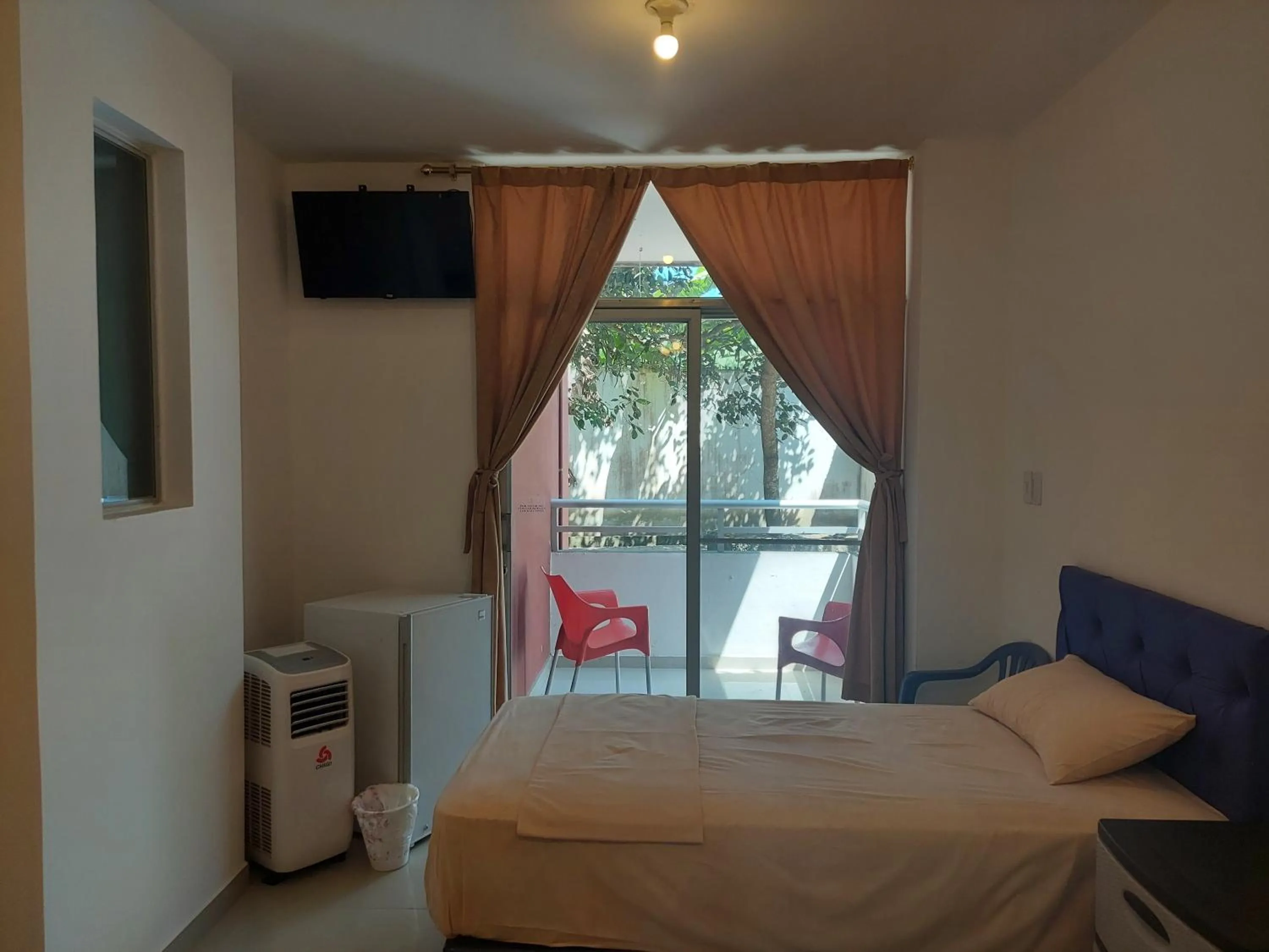 Photo of the whole room, Bed in Hotel Almond Beach