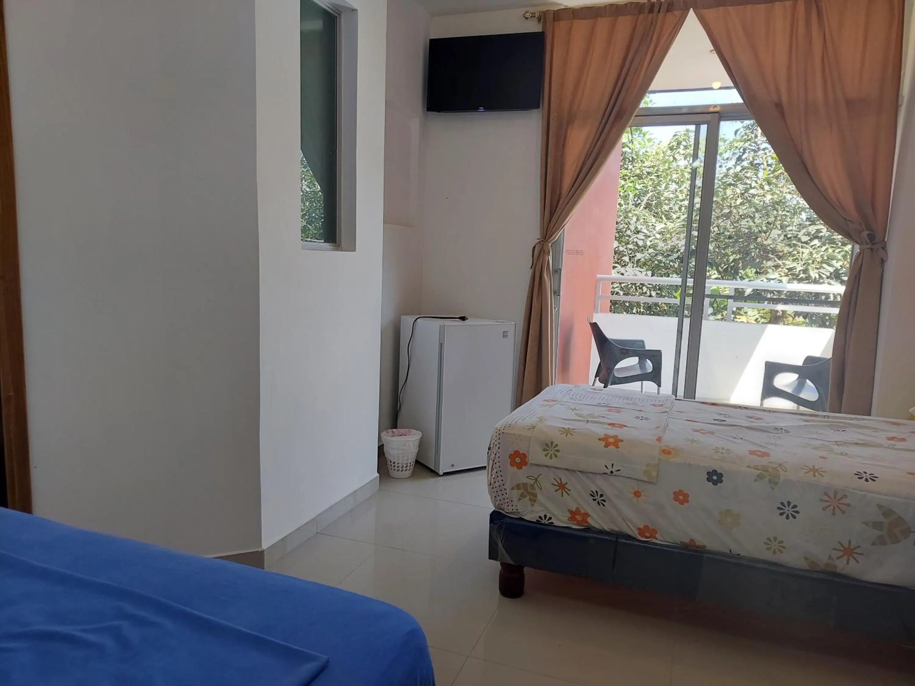 Photo of the whole room, Bed in Hotel Almond Beach