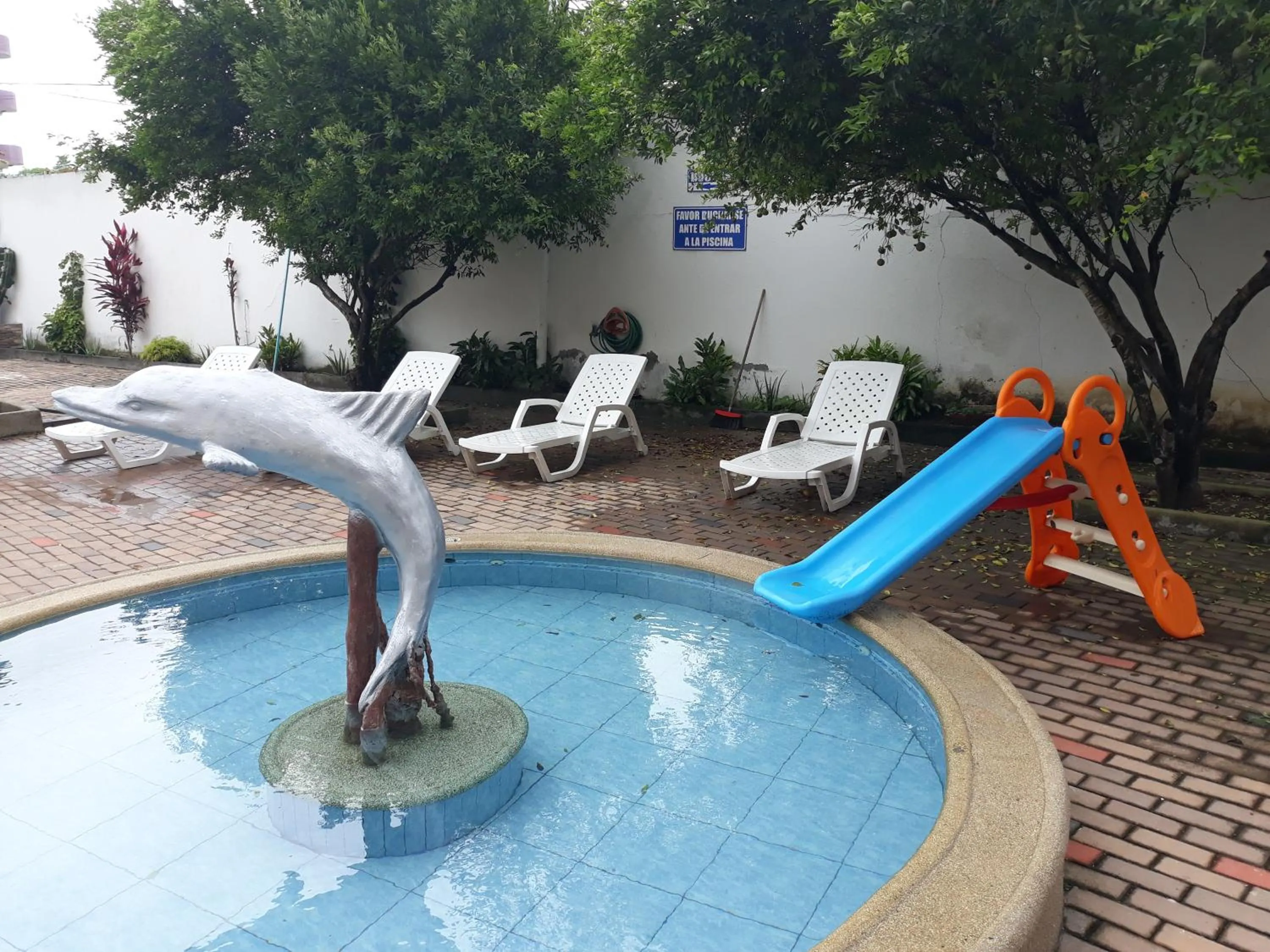 Swimming pool in Hotel Almond Beach