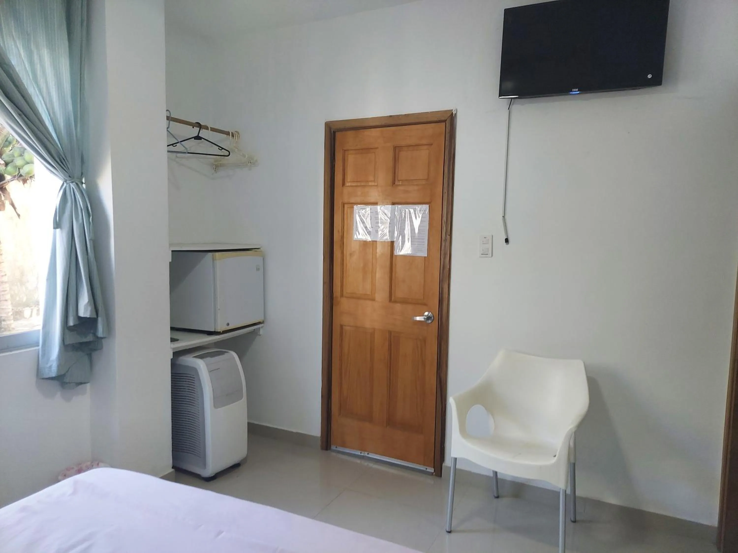 Bedroom, Bed in Hotel Almond Beach