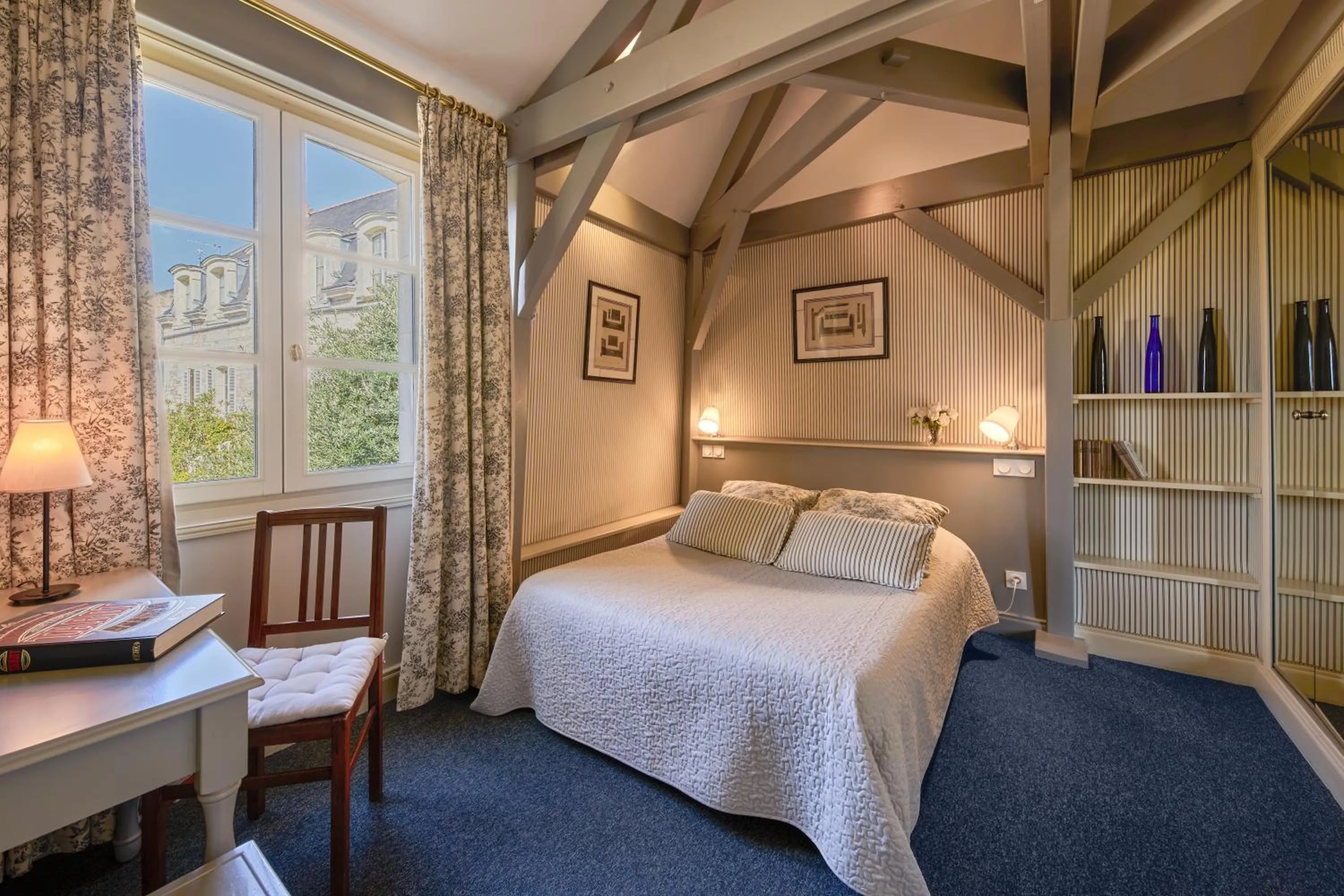 Bed in Hôtel Diderot