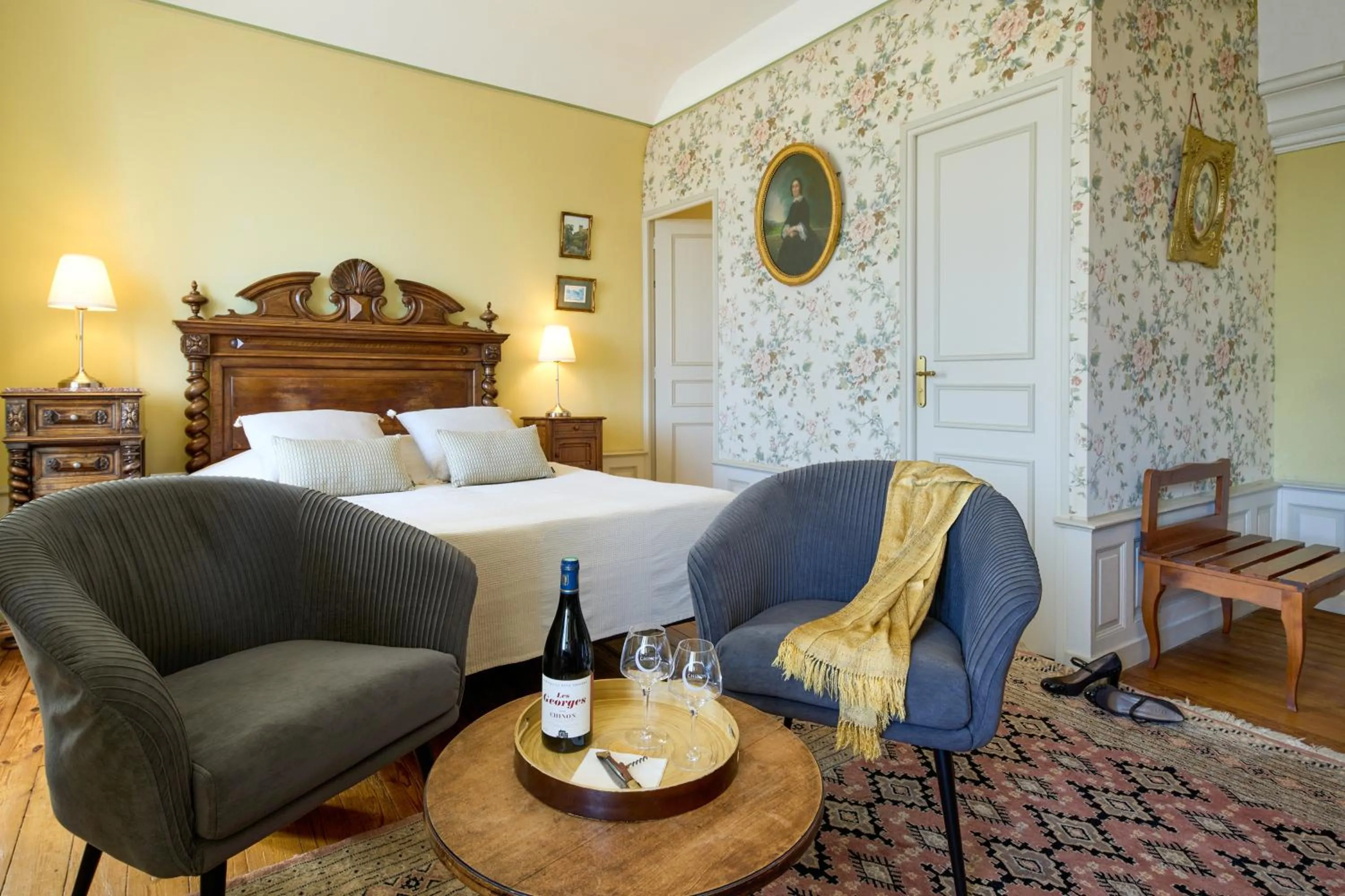 Property building, Bed in Hôtel Diderot