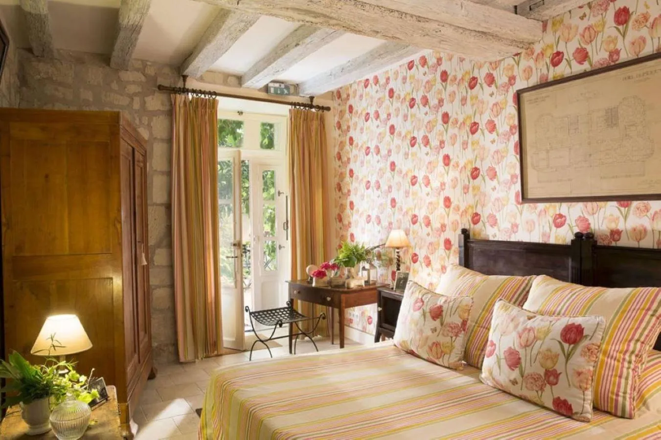 Property building, Bed in Hôtel Diderot