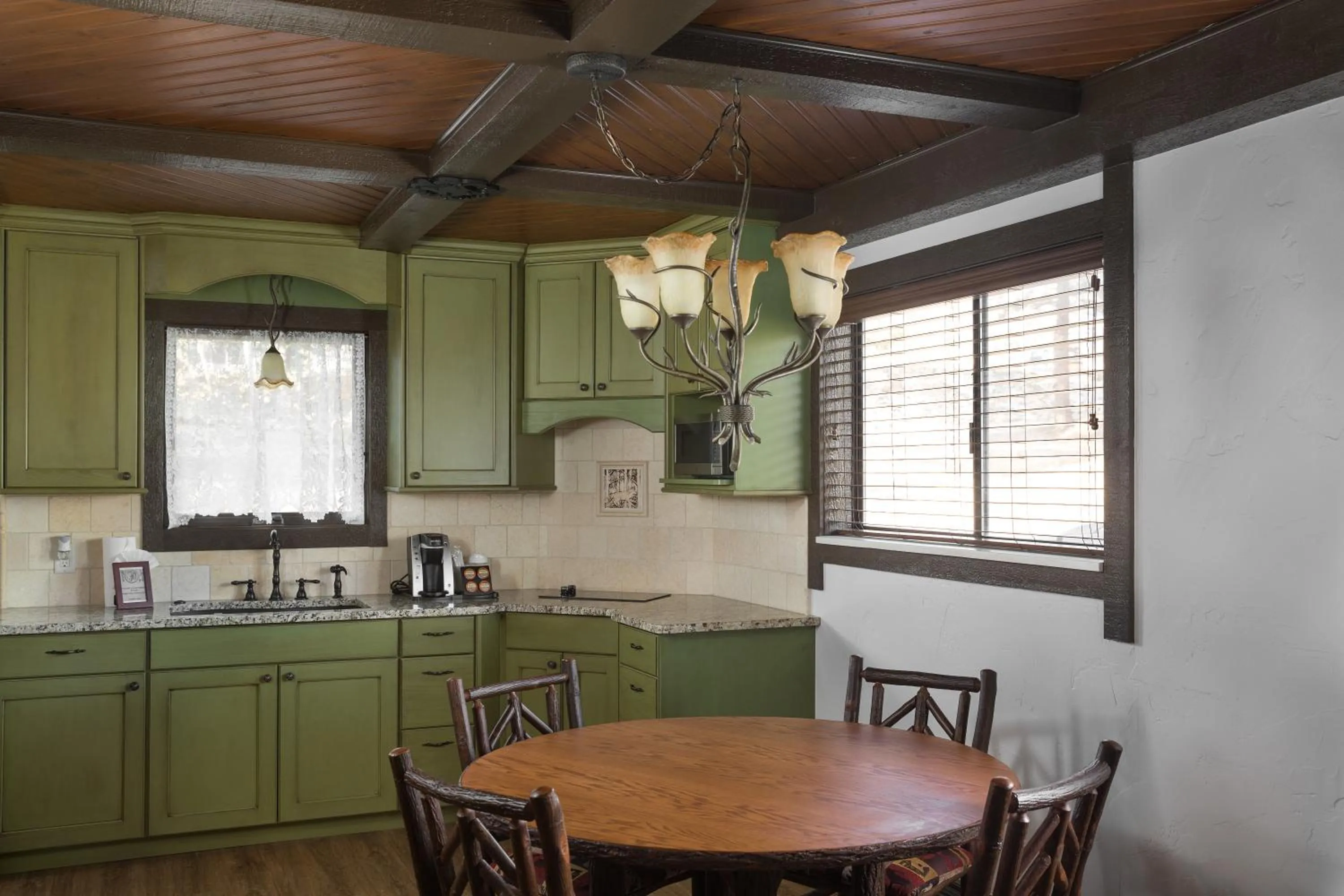 Kitchen or kitchenette in The Landing at Estes Park