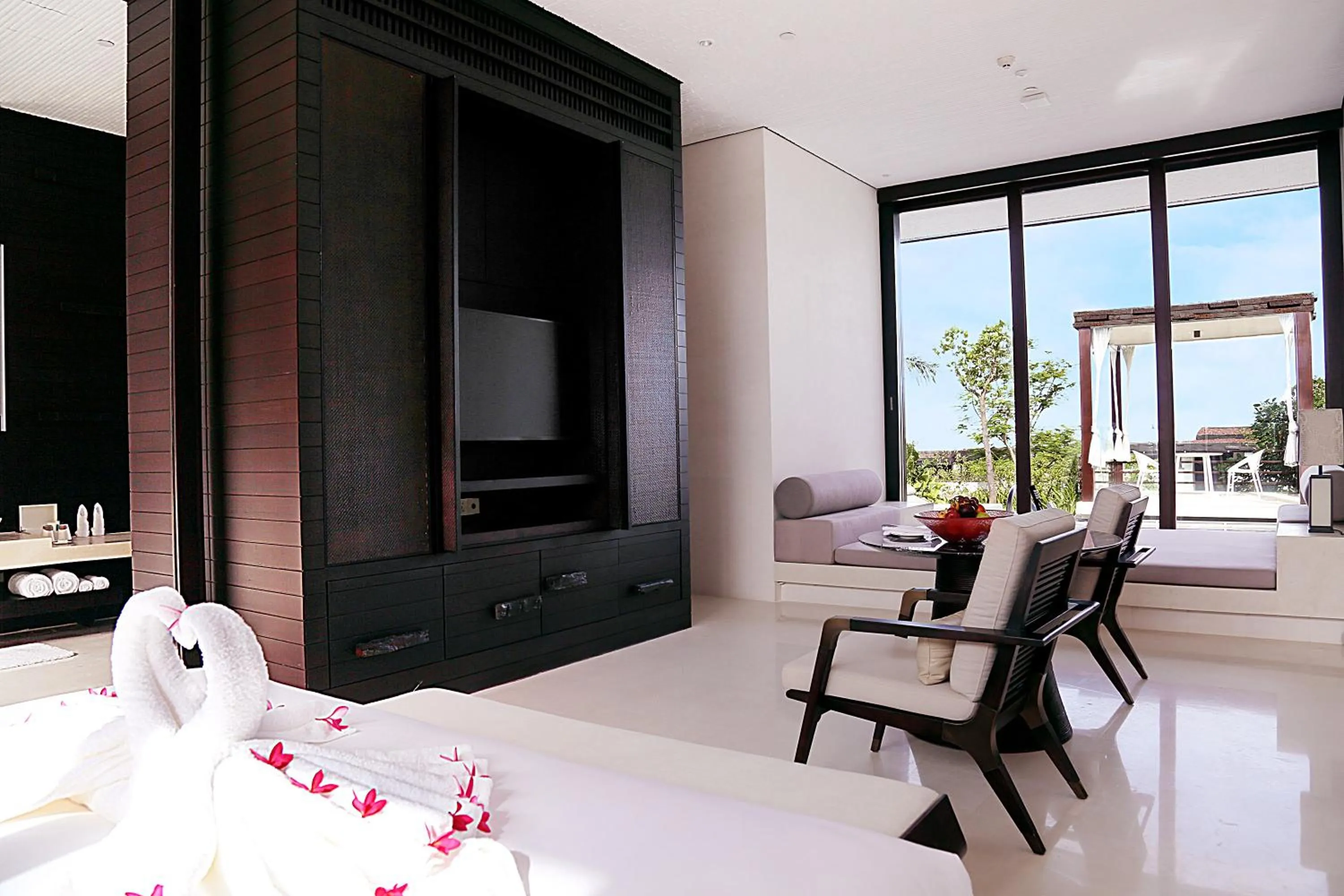 Balcony/Terrace, Bed in The Mangrovetree Sanya Resort