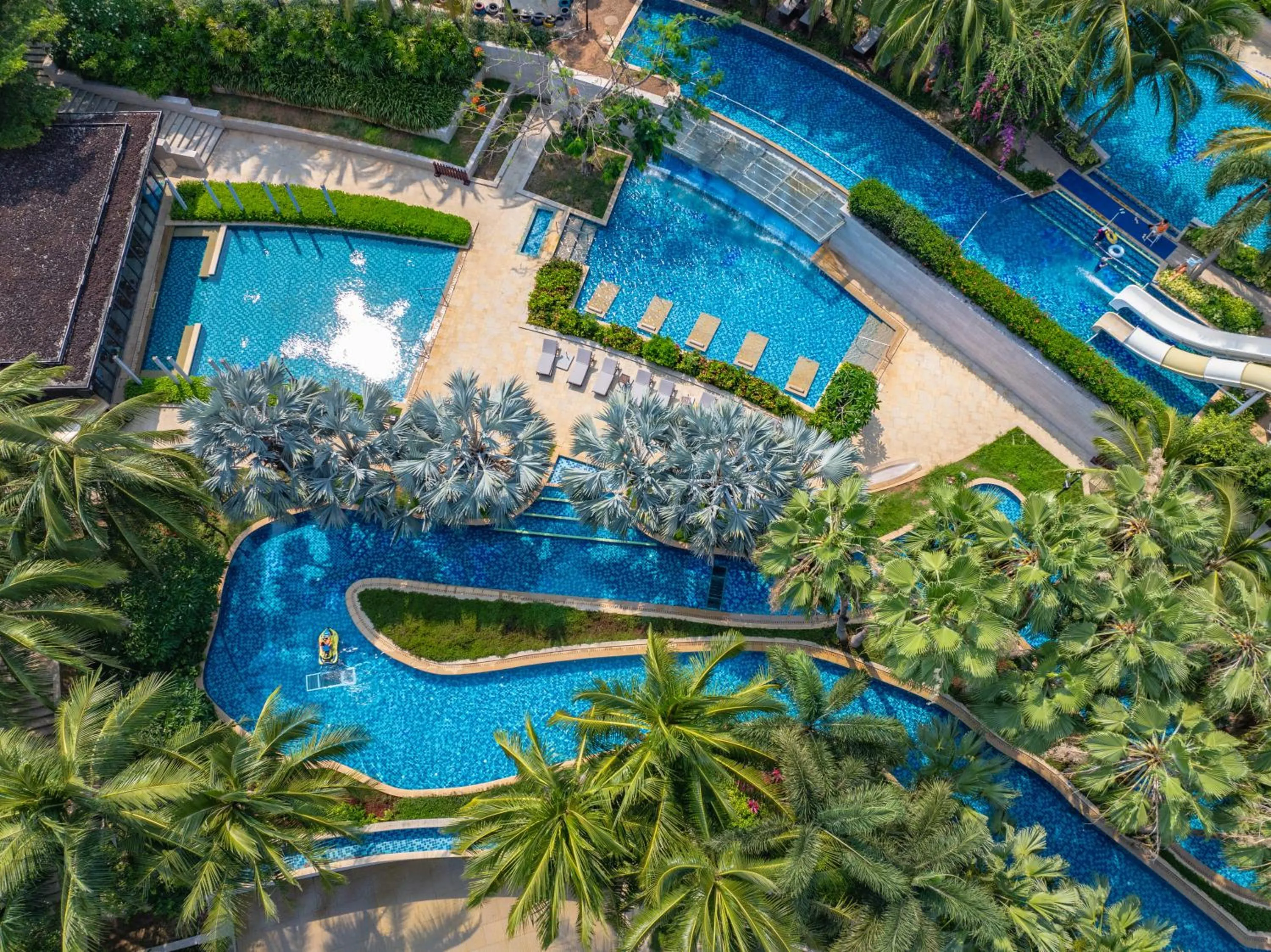 Swimming pool in The Mangrovetree Sanya Resort