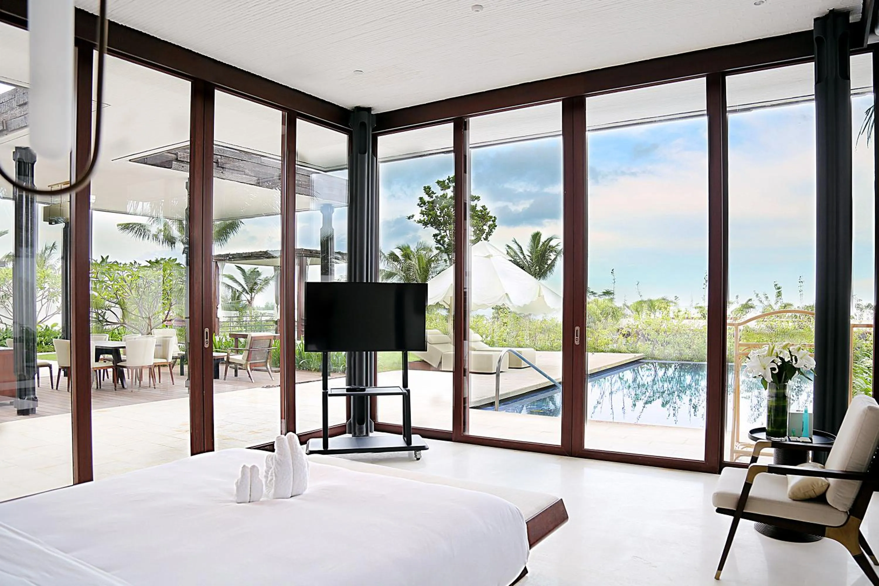 Garden view, Bed in The Mangrovetree Sanya Resort