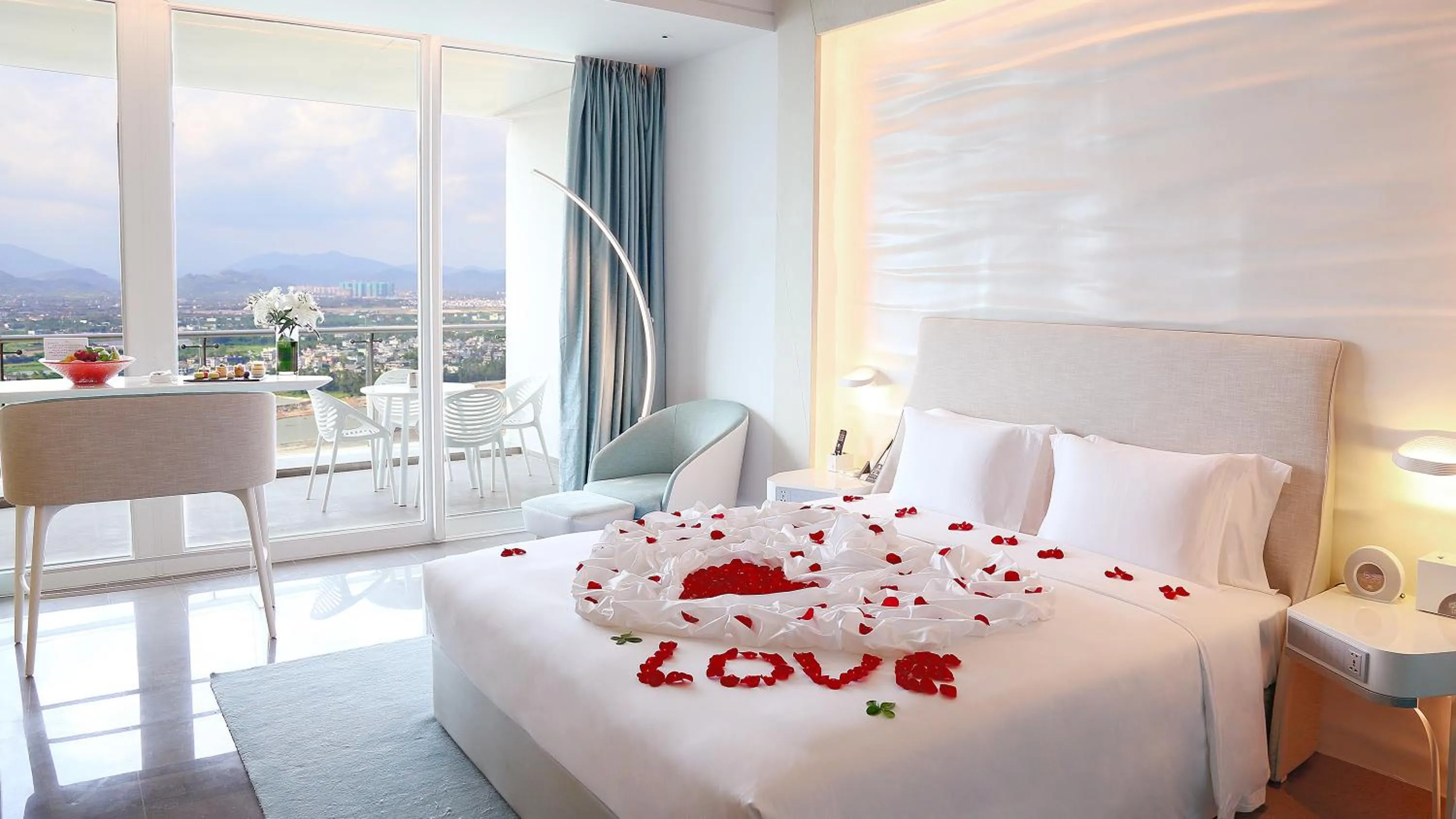 Bed in The Mangrovetree Sanya Resort