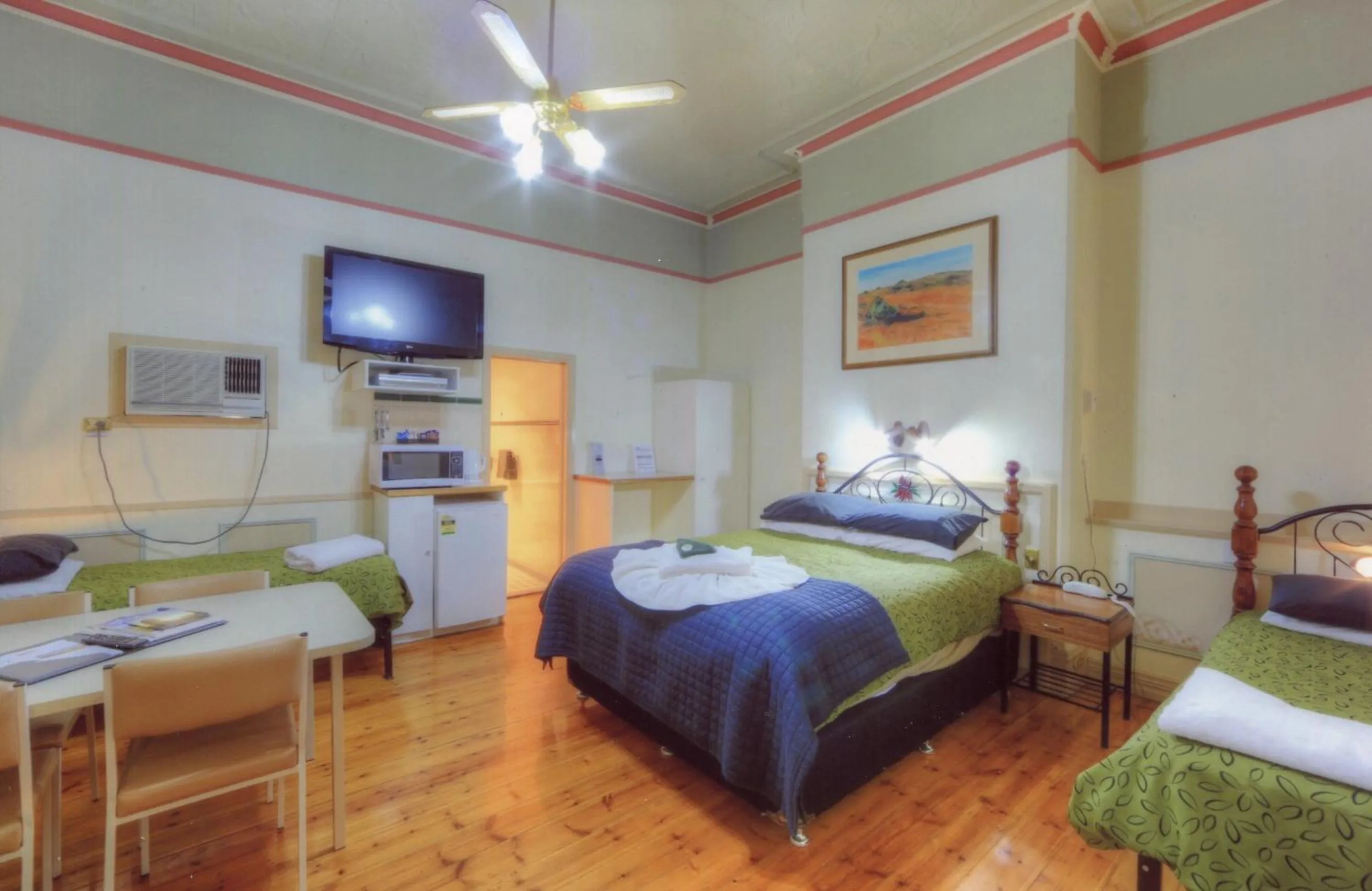 Other, Bed in The Lodge Outback Motel