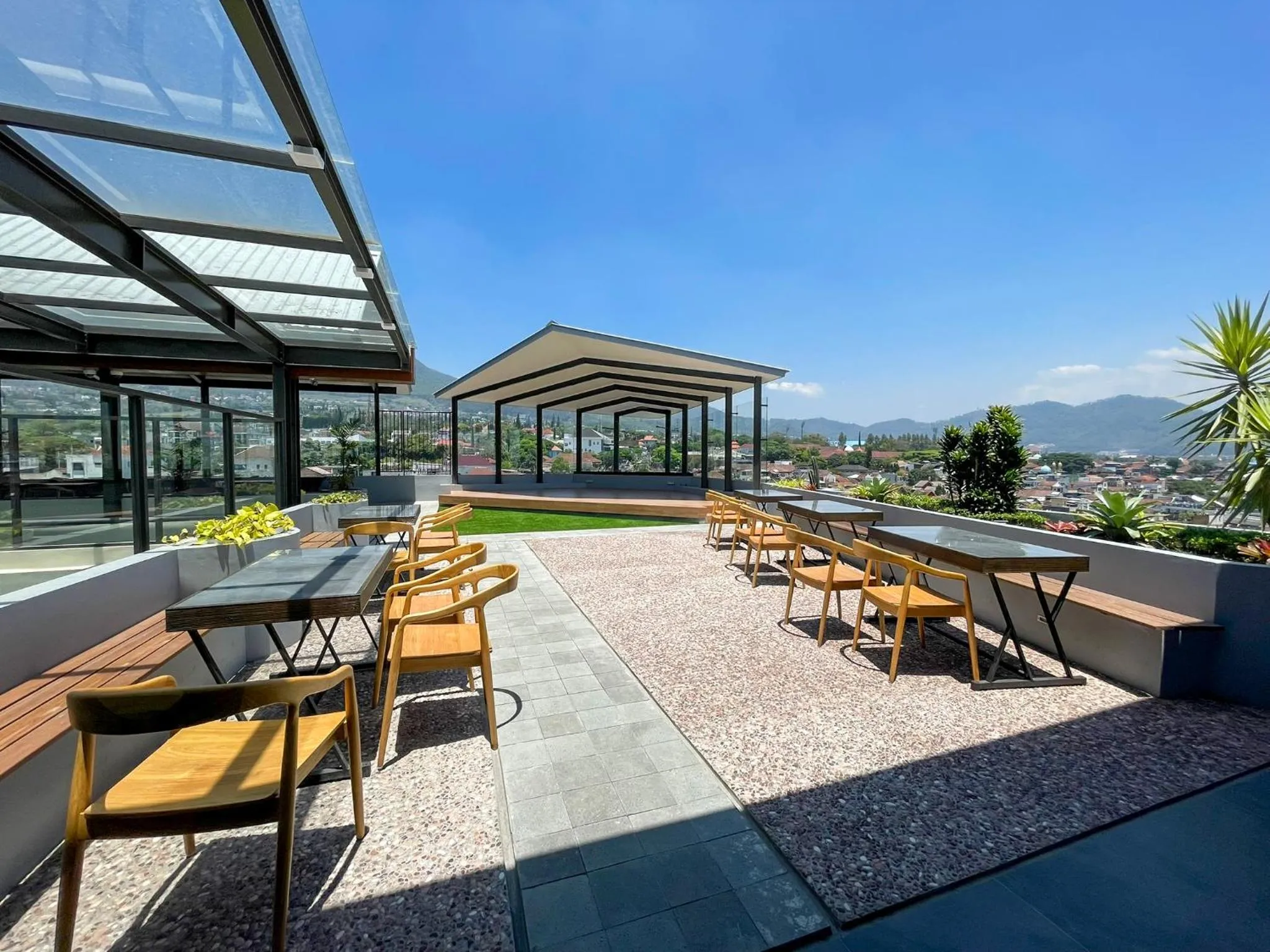 Restaurant/places to eat in Samara Resort