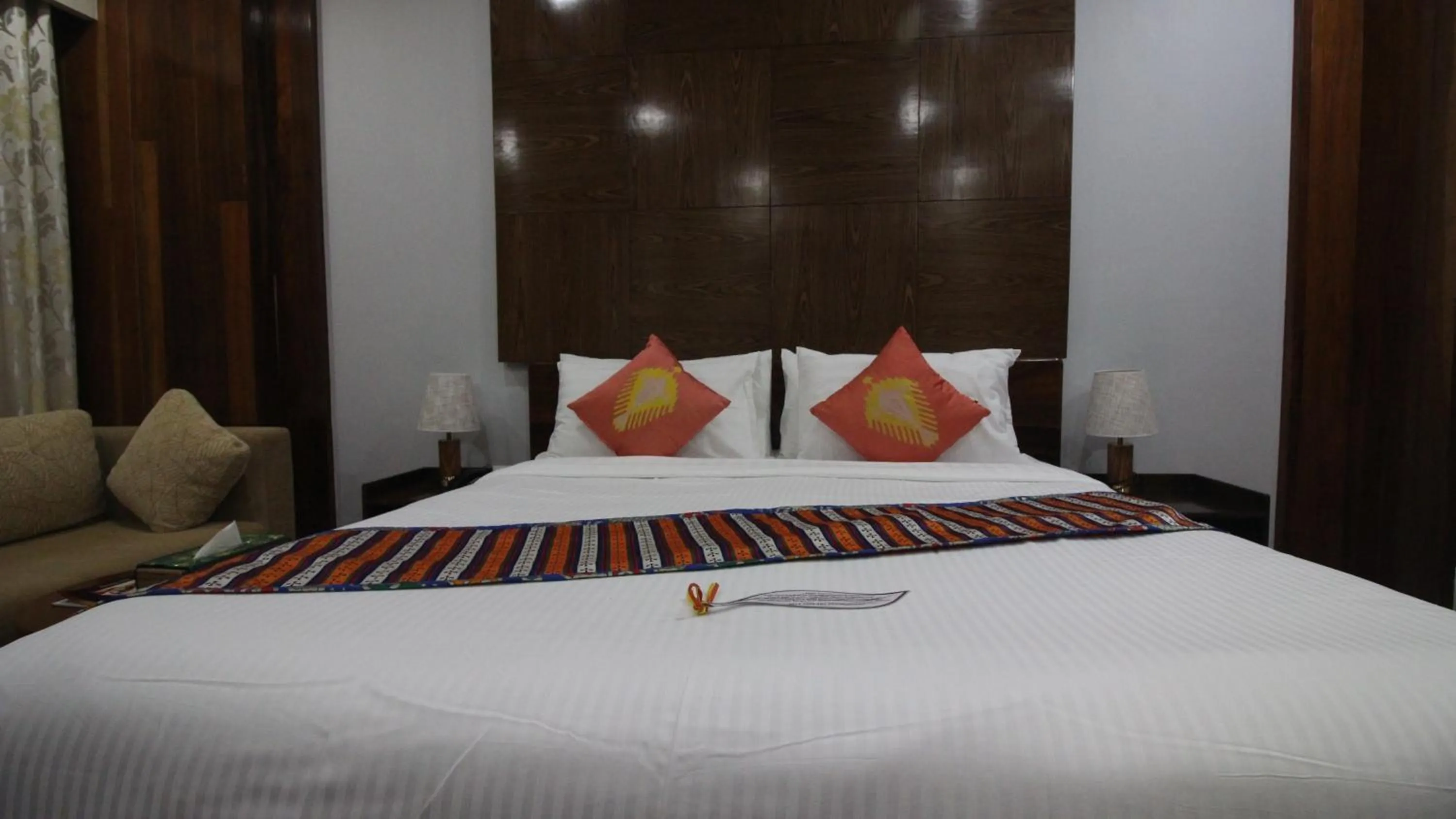 Bedroom, Bed in Tara Phendeyling Hotel